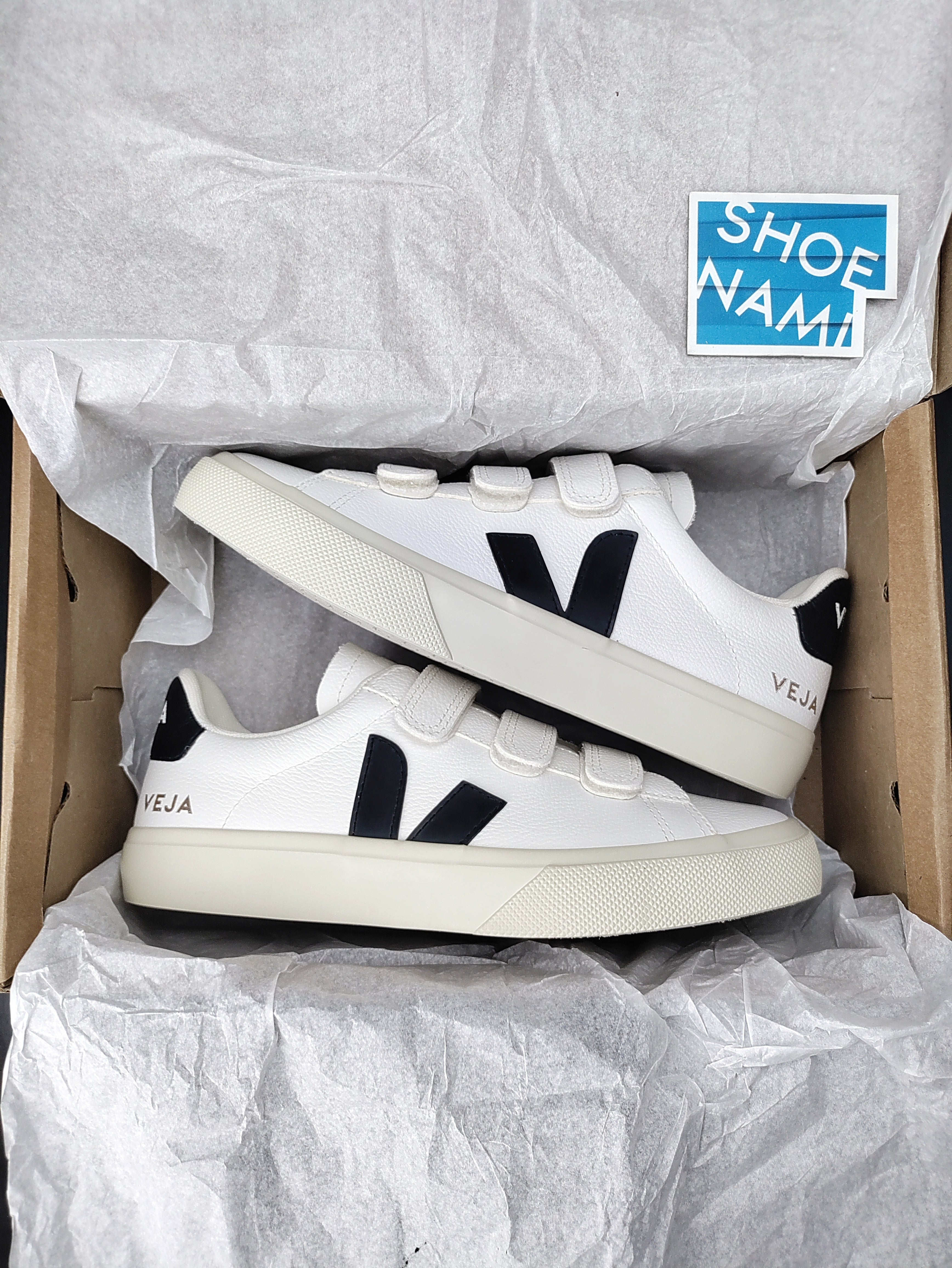 Veja Recife Chromefree Leather 'White/Black'