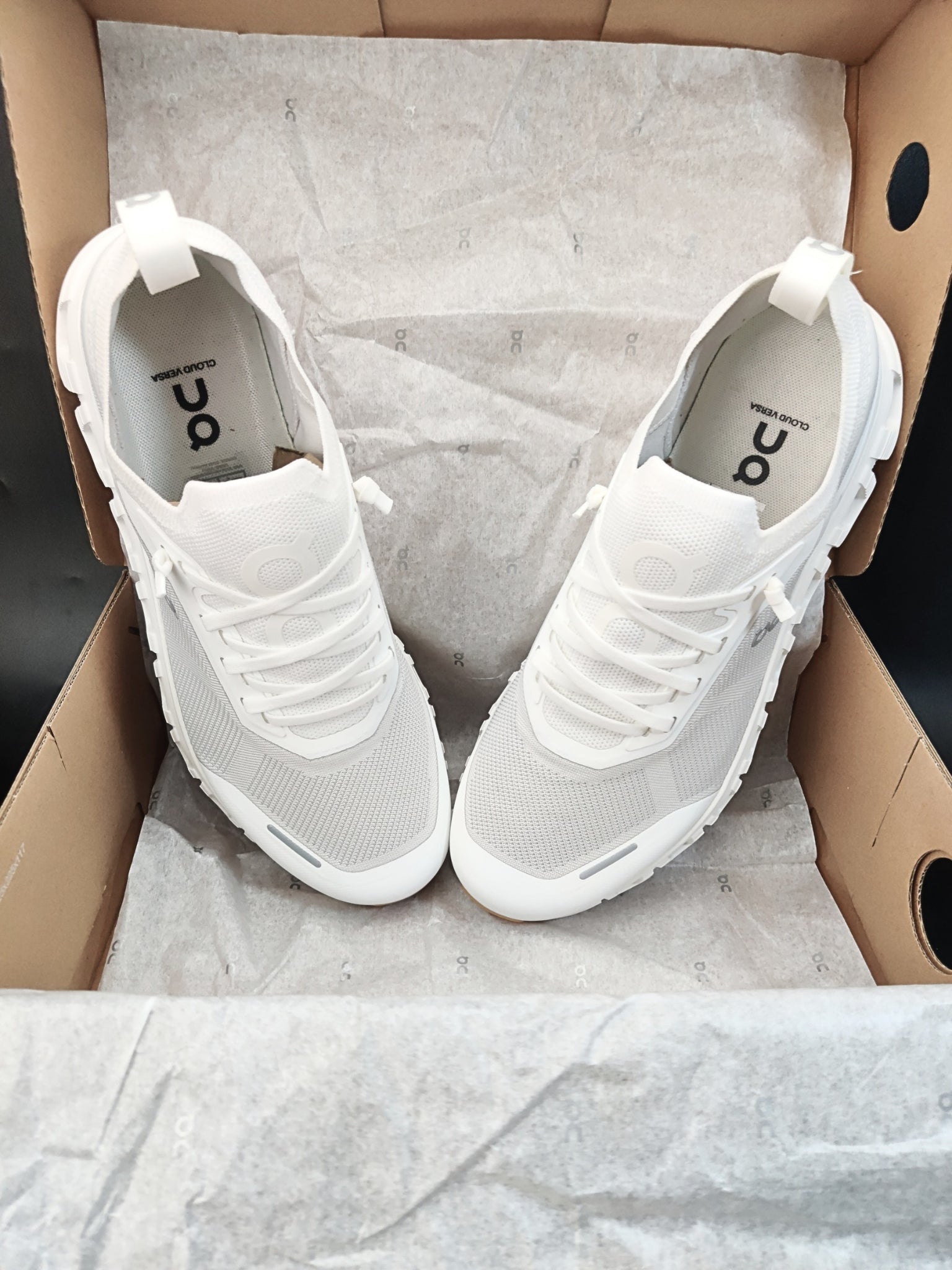 On Cloud 6 Versa 'All White' (W)