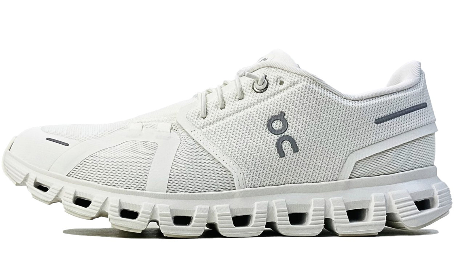 On Cloud 6 'All White'