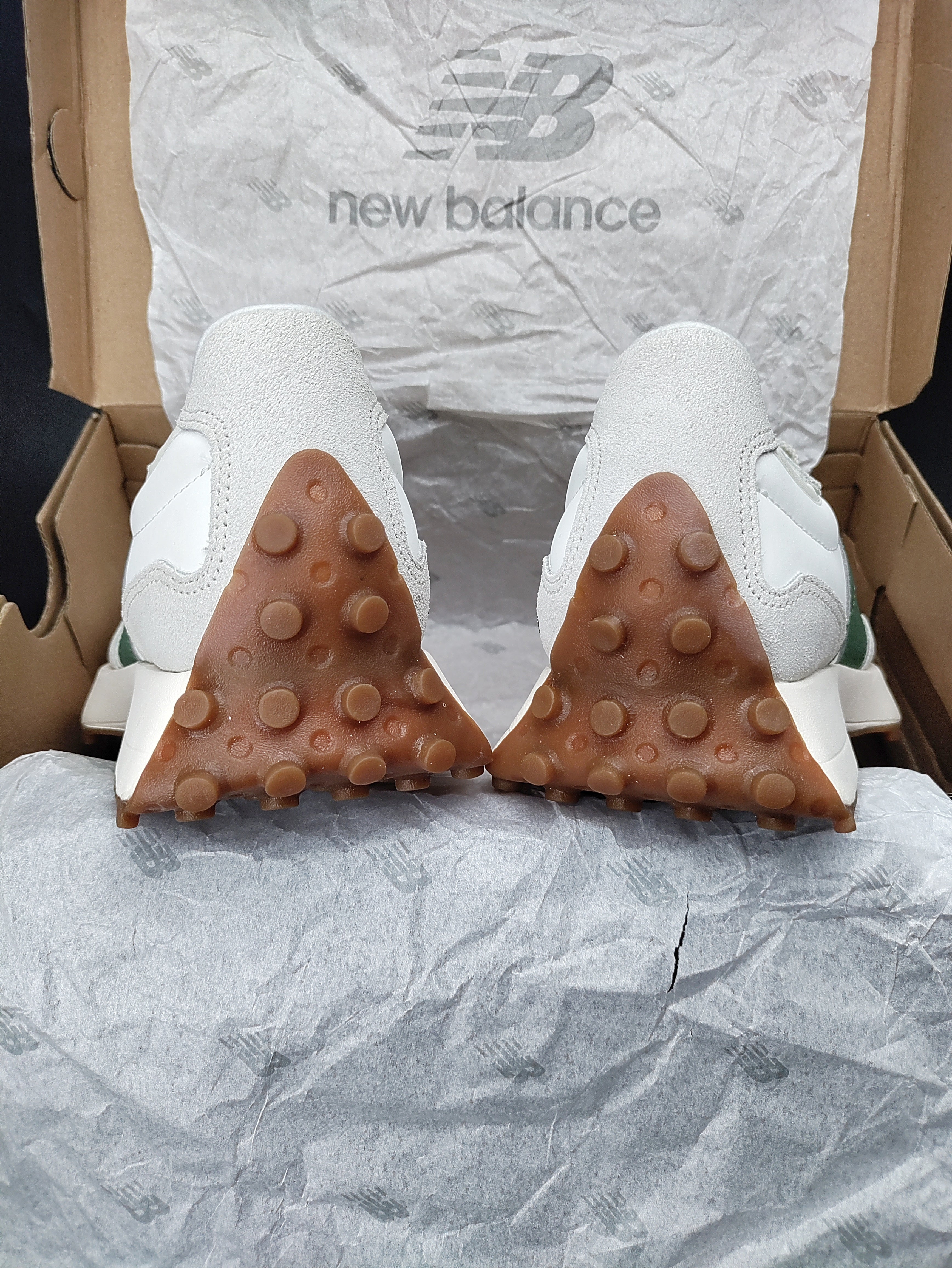 New Balance 327 'Moonbeam Nori'