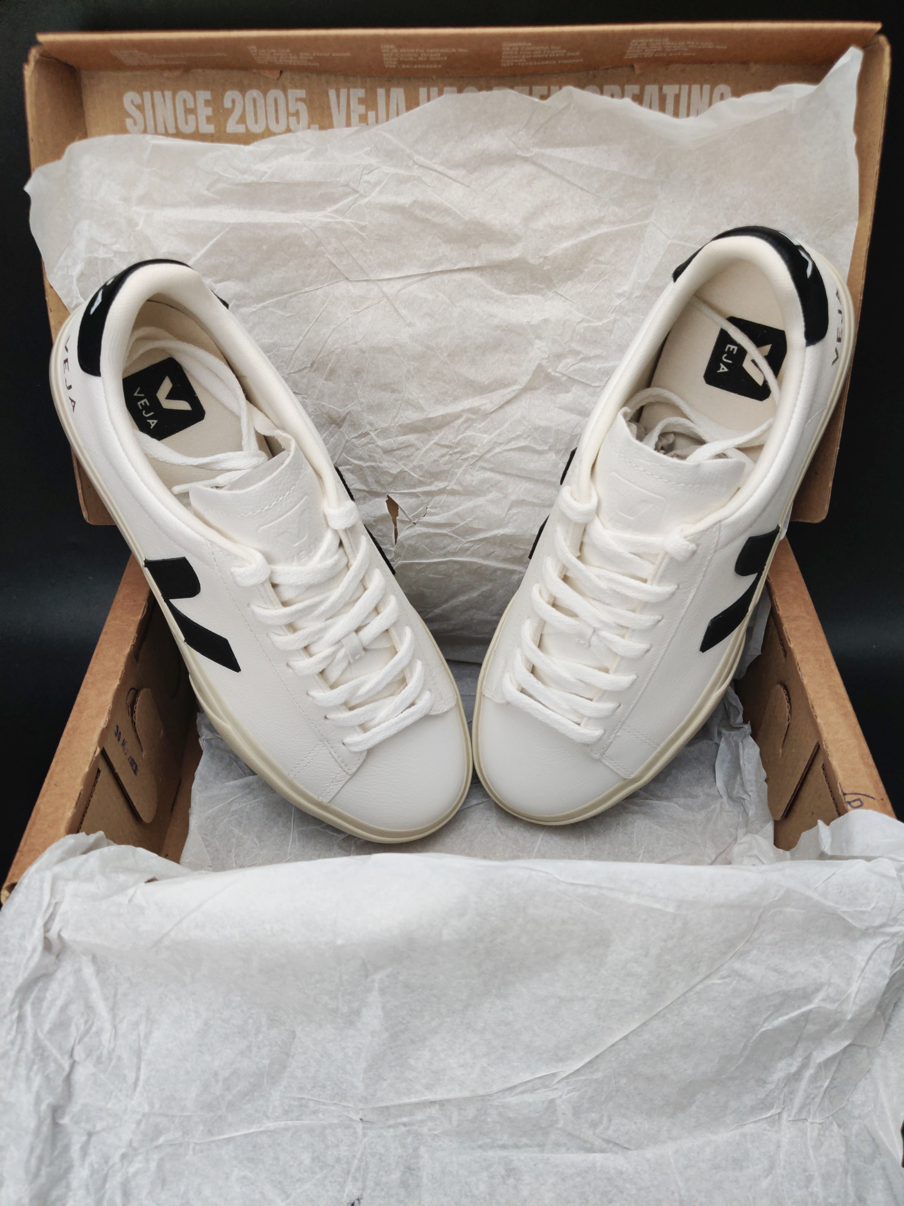 Veja Campo Chromefree Leather 'White/Black'