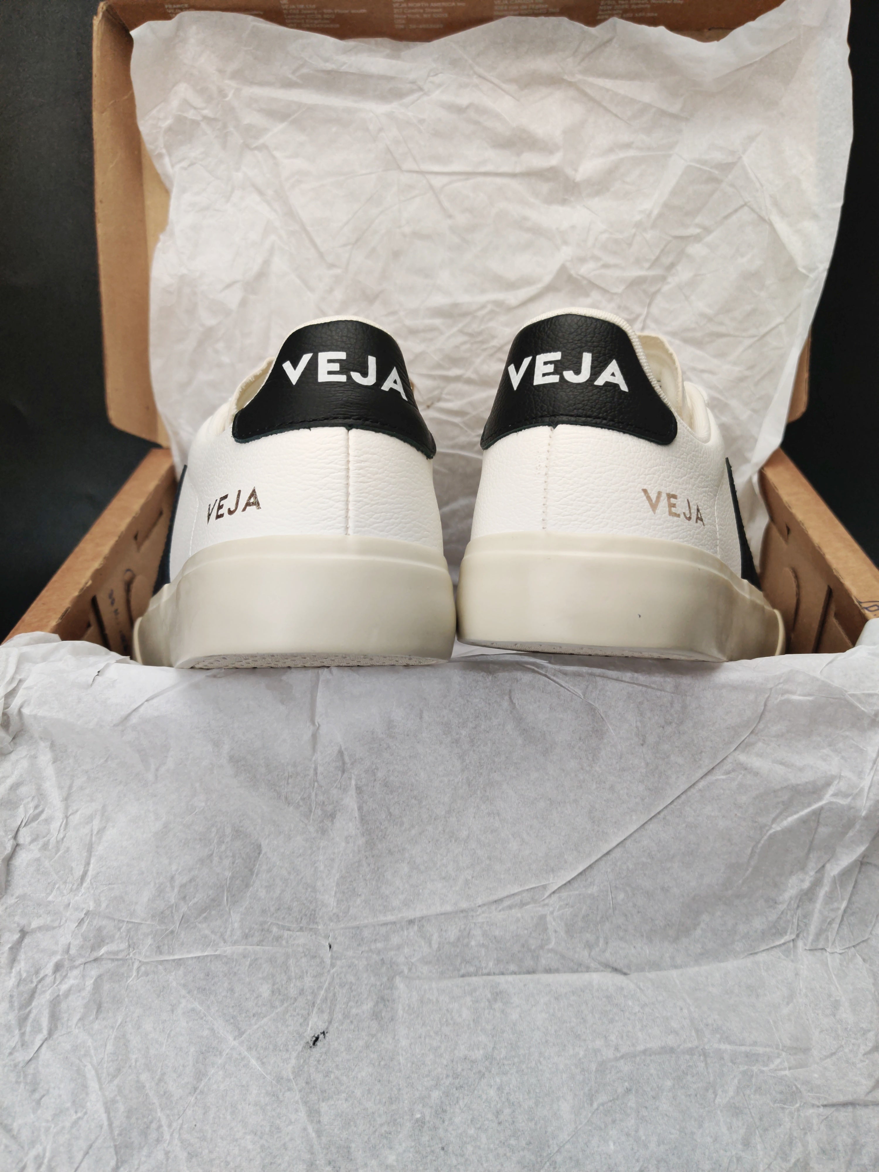 Veja Campo Chromefree Leather 'White/Black'