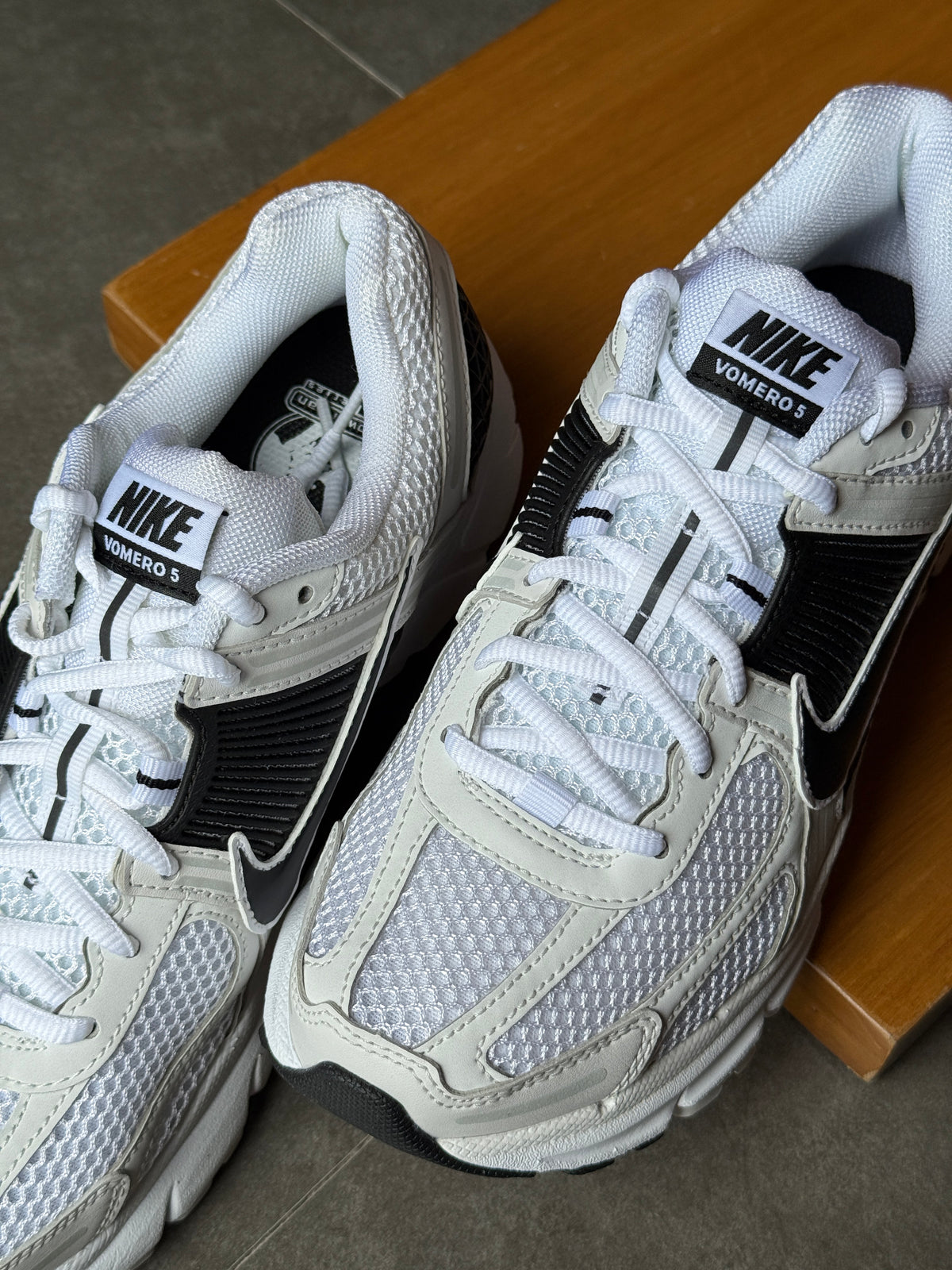 Nike Zoom Vomero 5 'White Black'