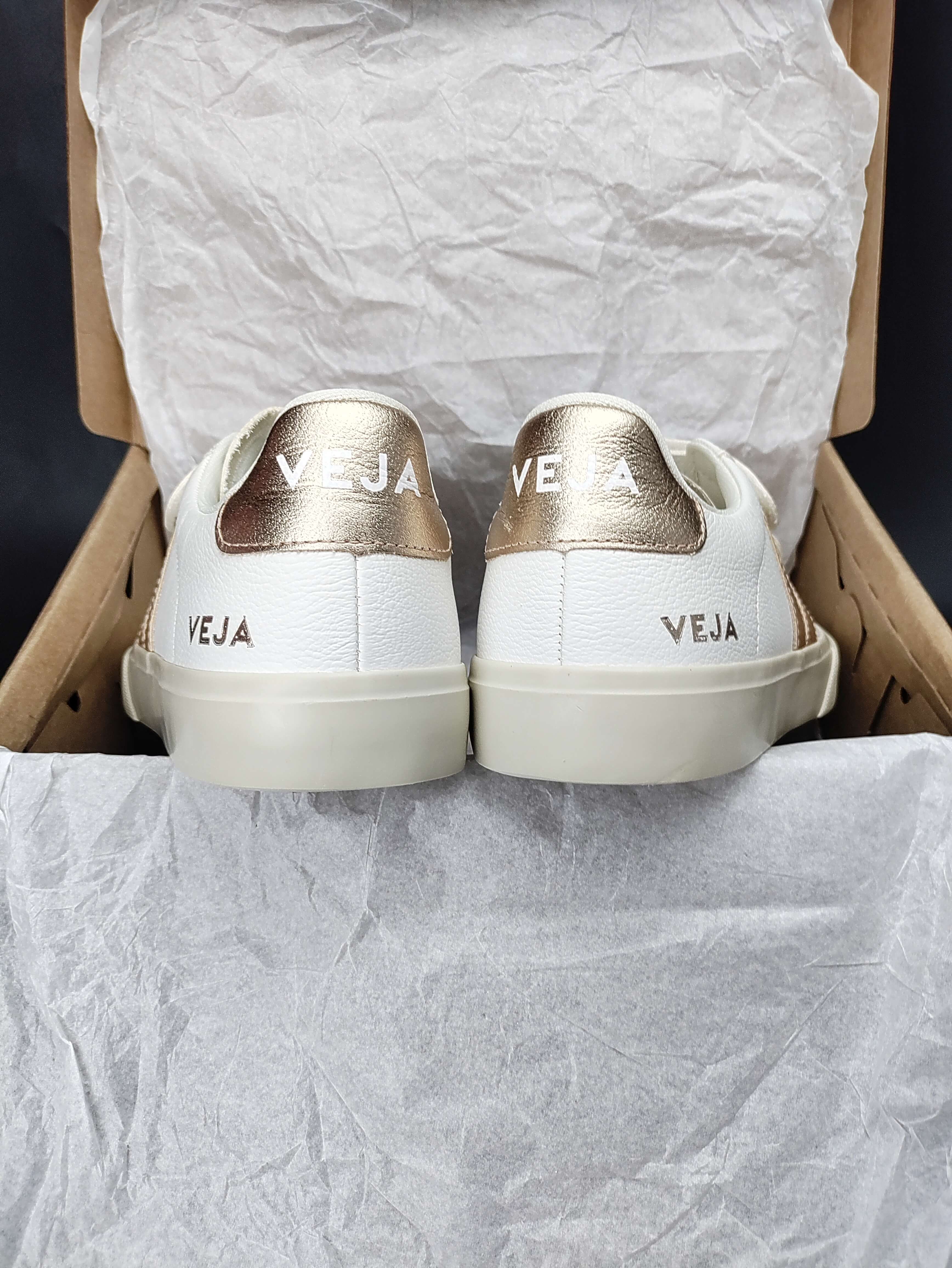 Veja Recife Leather 'Yellow Gold'