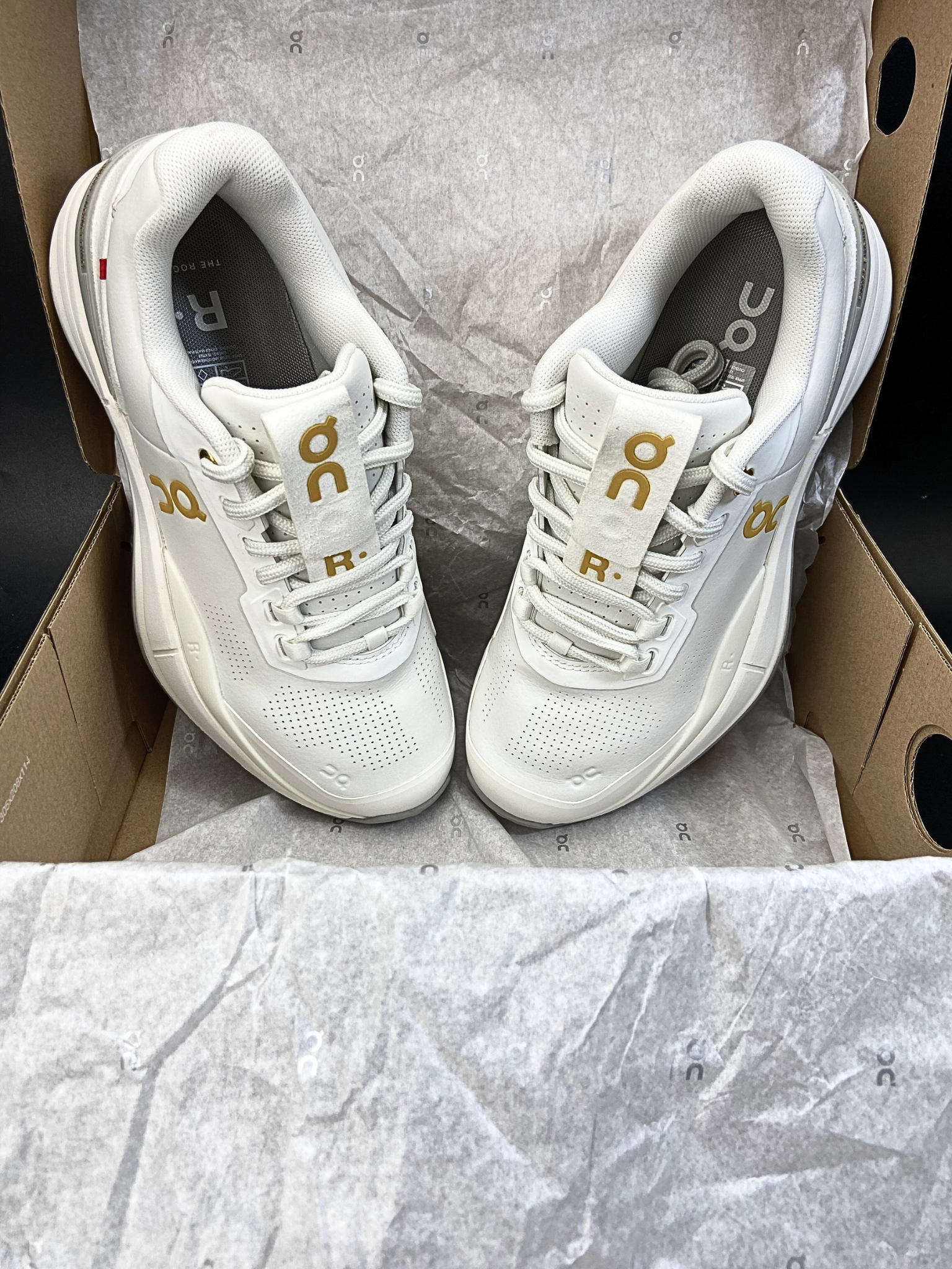 On The Roger Pro Ace 'Ivory Fog' (W)