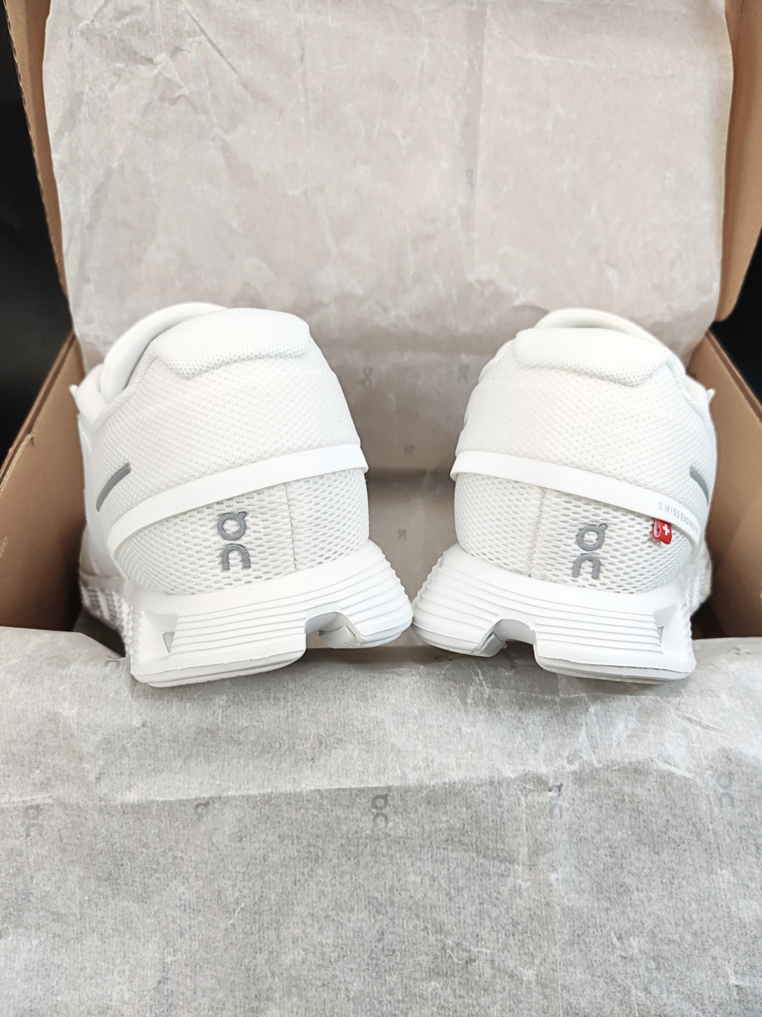 on-cloud-5-all-white-mens-59.98918-7