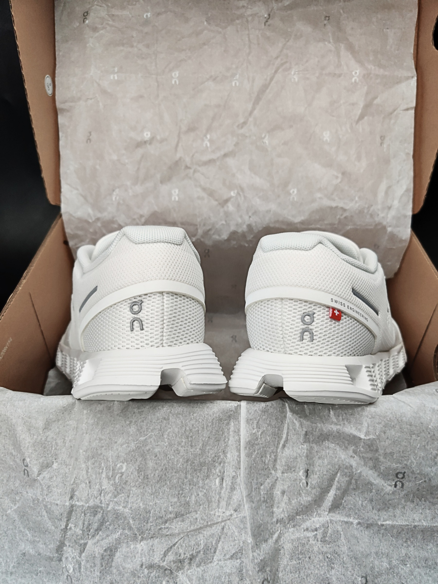on-cloud-5-undyed-white-womens-59.98373-8