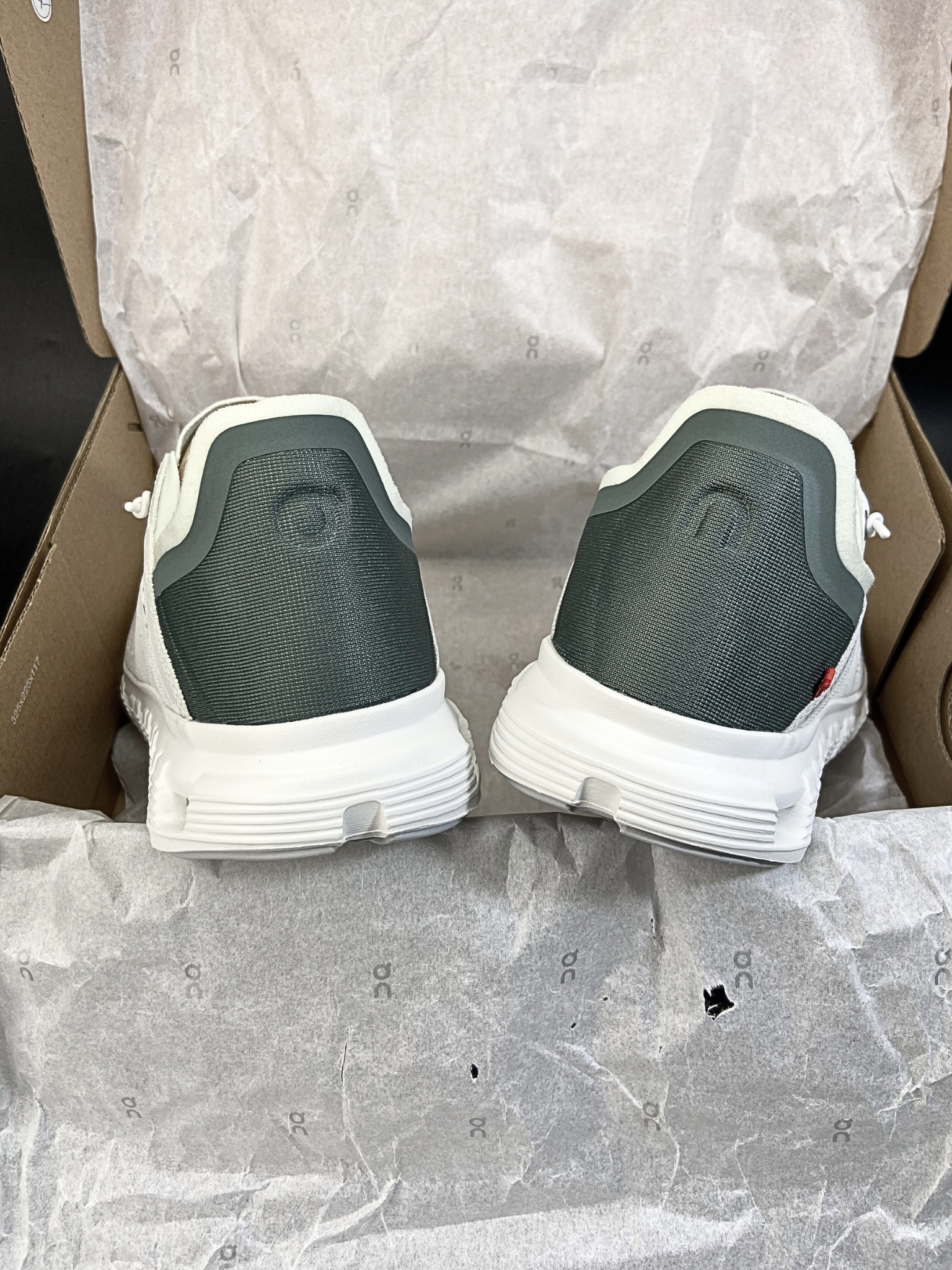 On Cloud 6 Coast 'Ivory Olive'