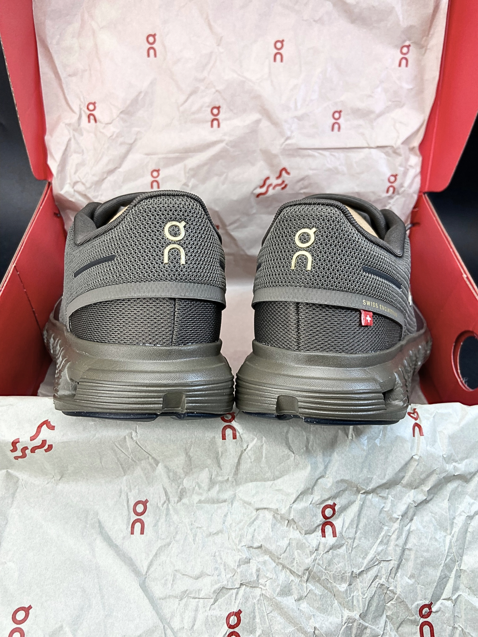 on-cloud-6-grizzly-year-of-the-horse-mens-3MG11255038-6