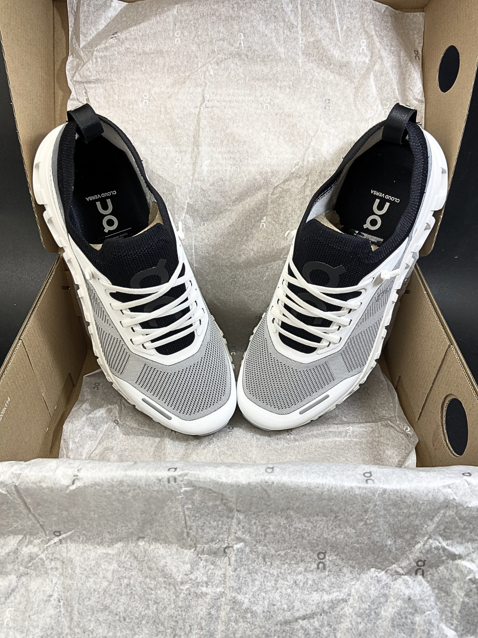 On Cloud 6 Versa 'White Black' (W)