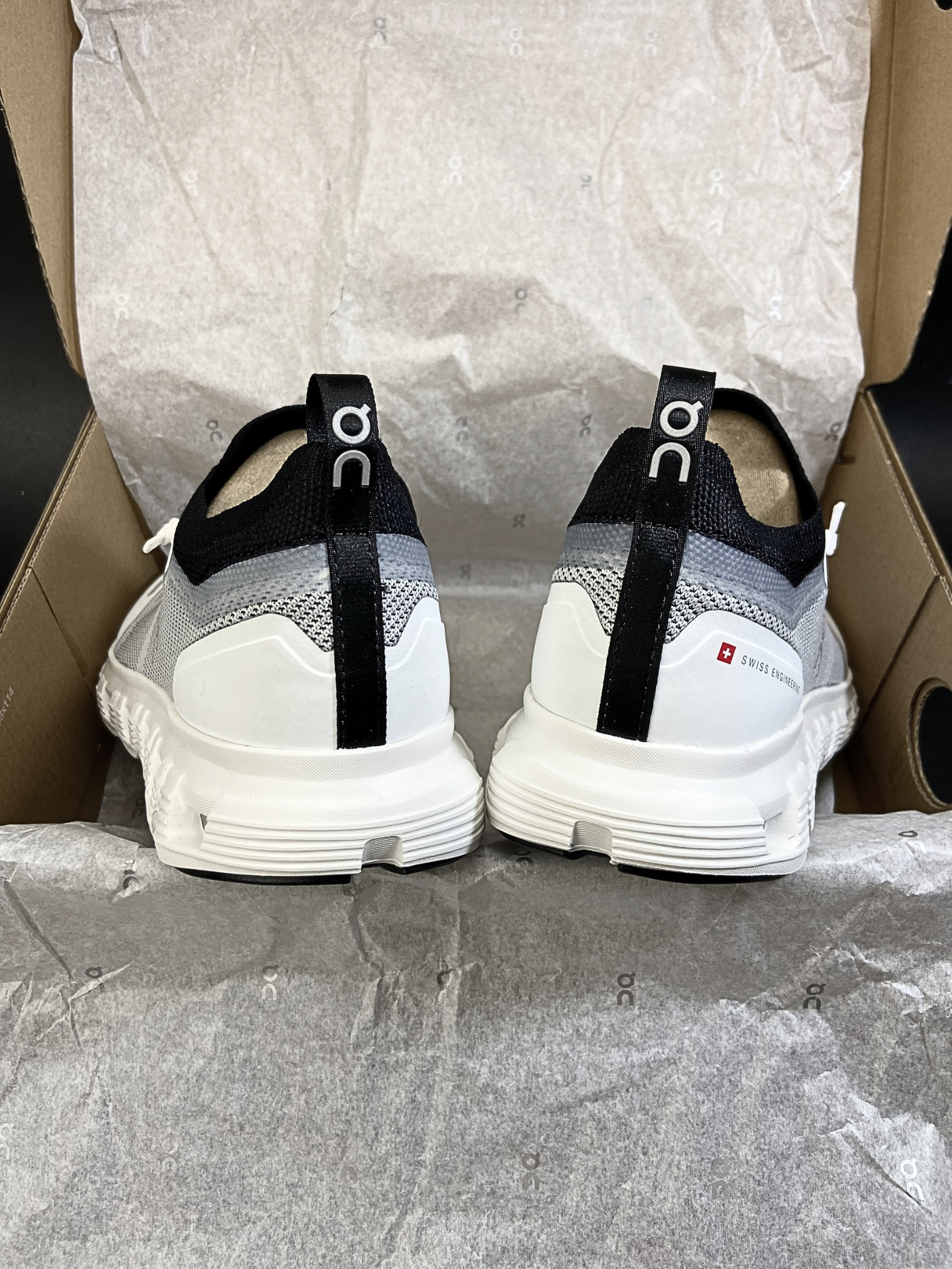 On Cloud 6 Versa 'White Black' (W)