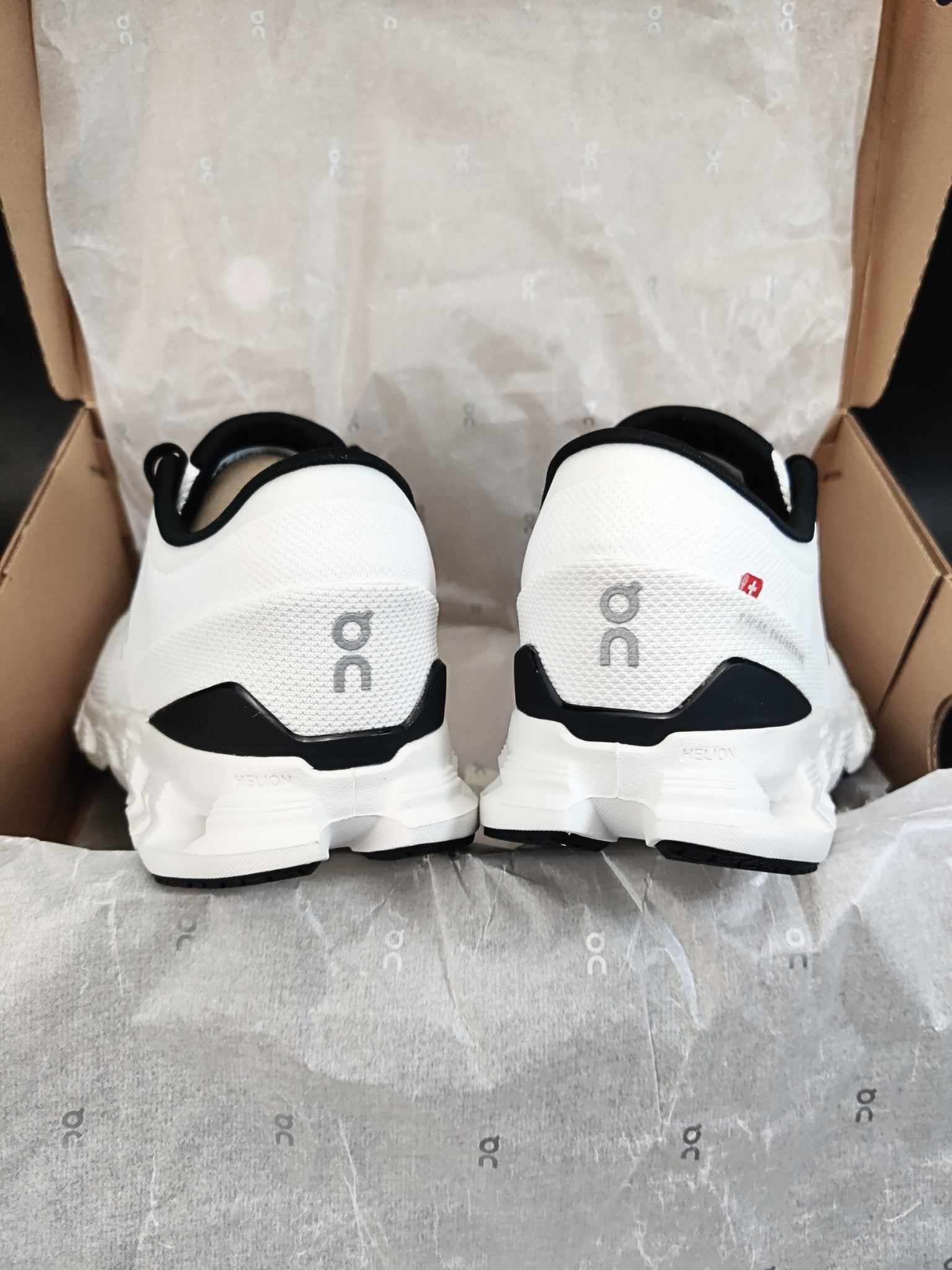 on-cloud-x-4-ivory-black-mens-3ME30040791-6