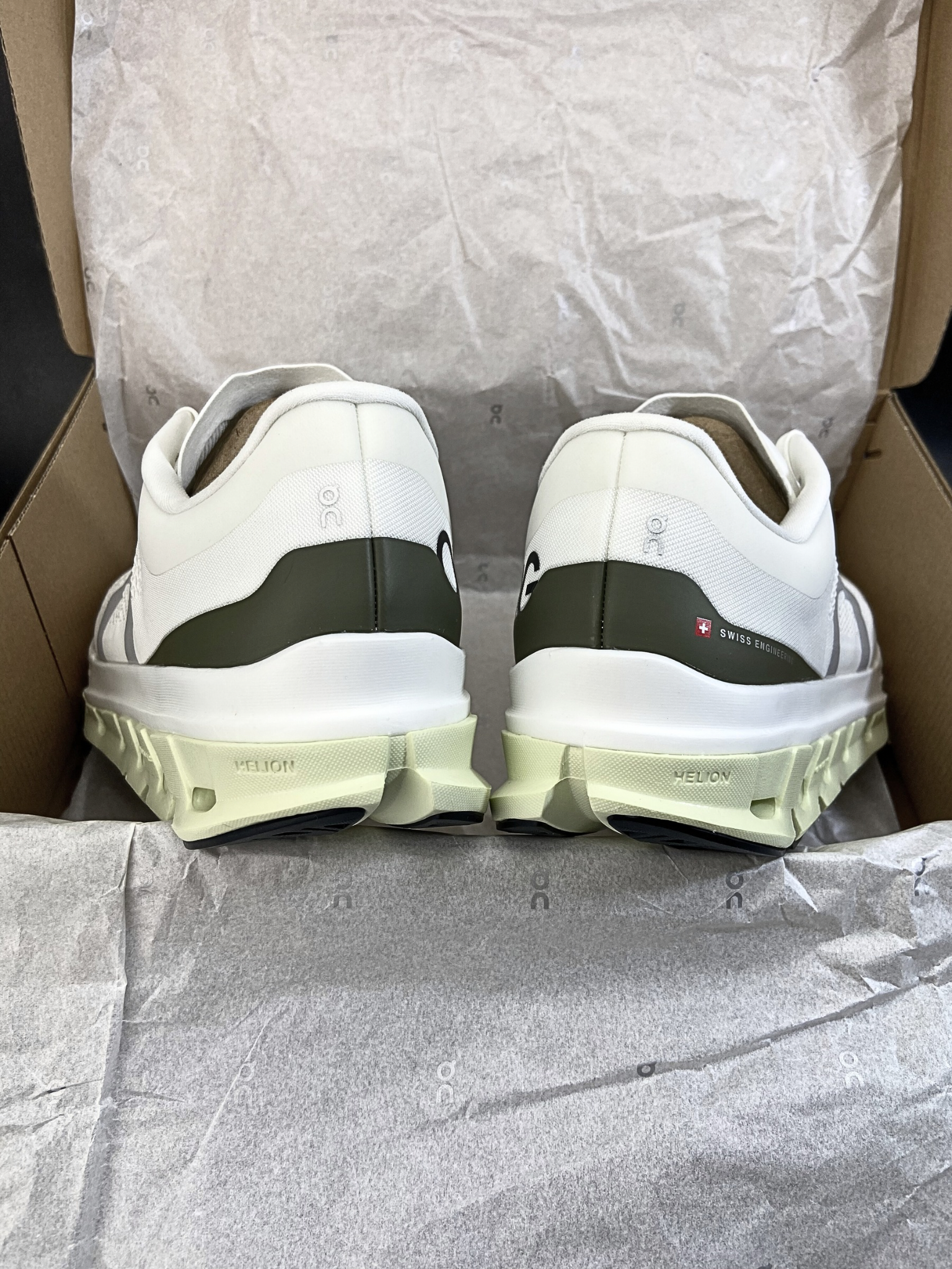 On Cloudflow 5 'Ivory Linen'