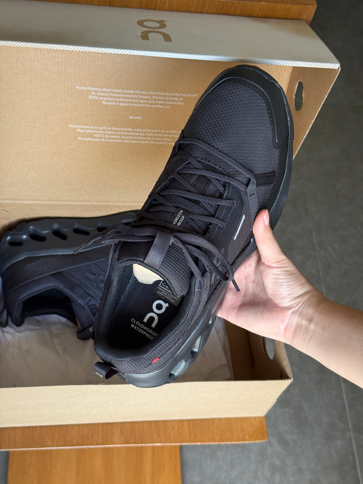 on-cloudhorizon-waterproof-black-womens-3WE10021043-9