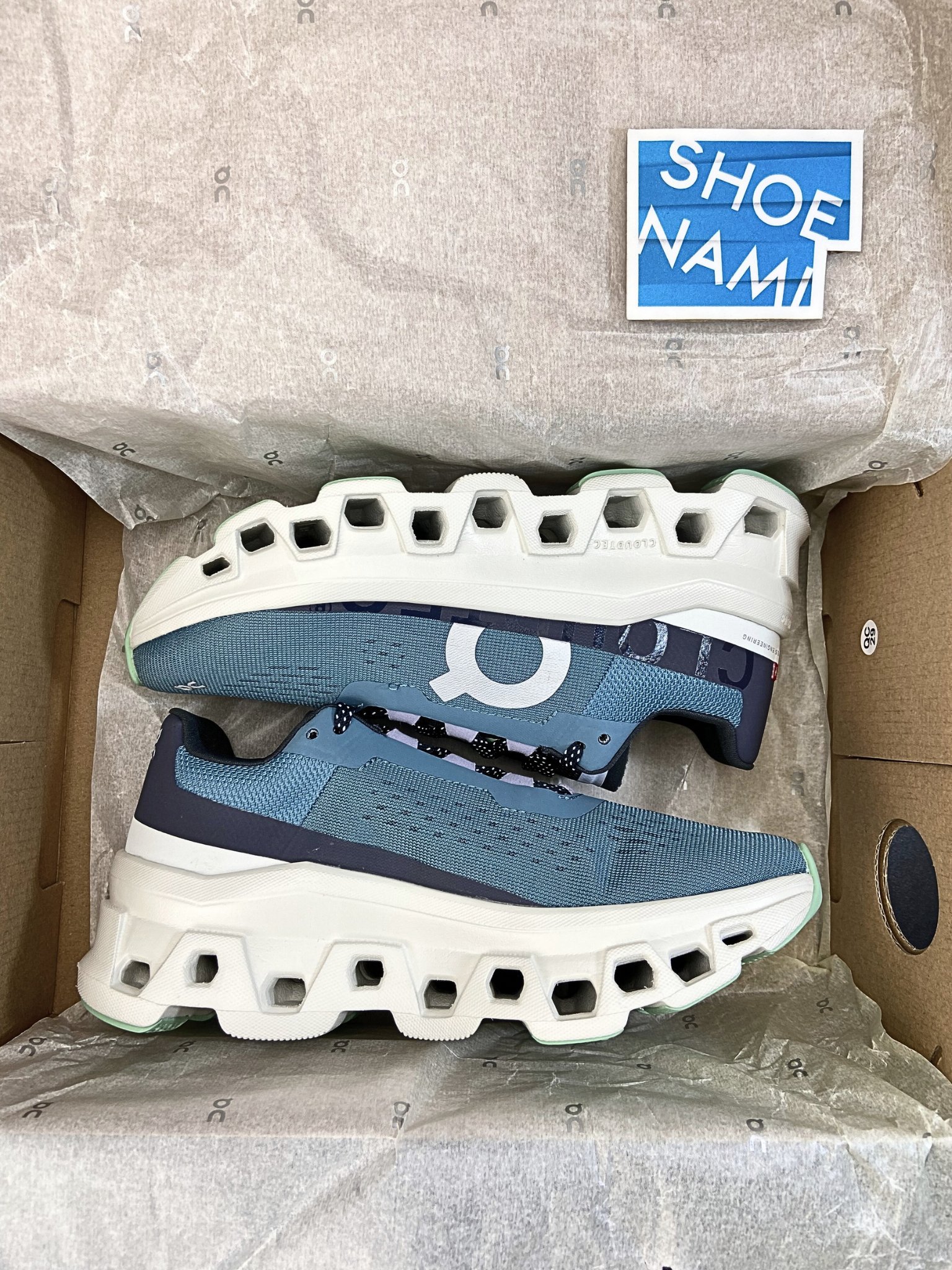 on-cloudmonster-dust-vapor-womens-61.98081-2