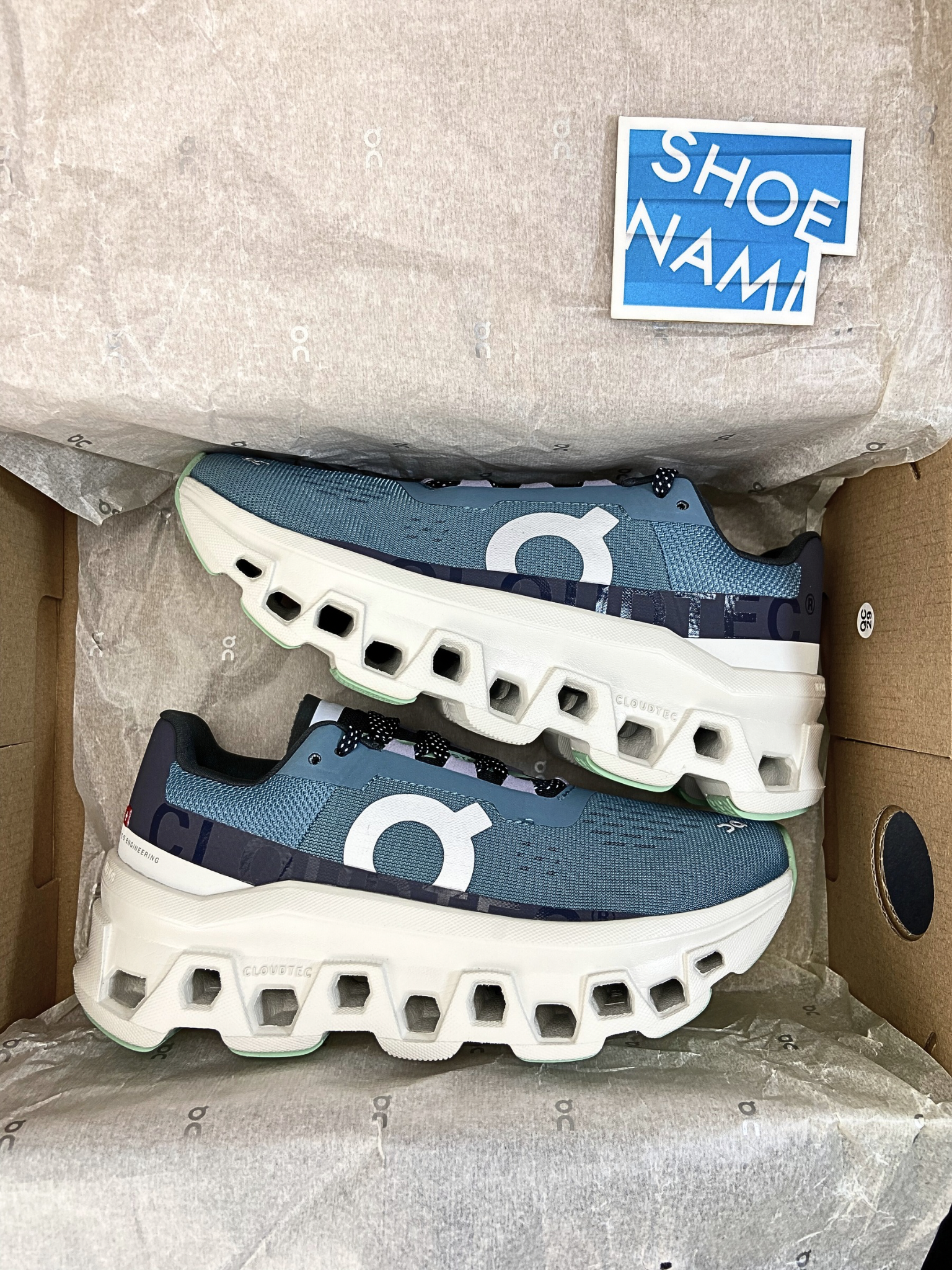 on-cloudmonster-dust-vapor-womens-61.98081-4