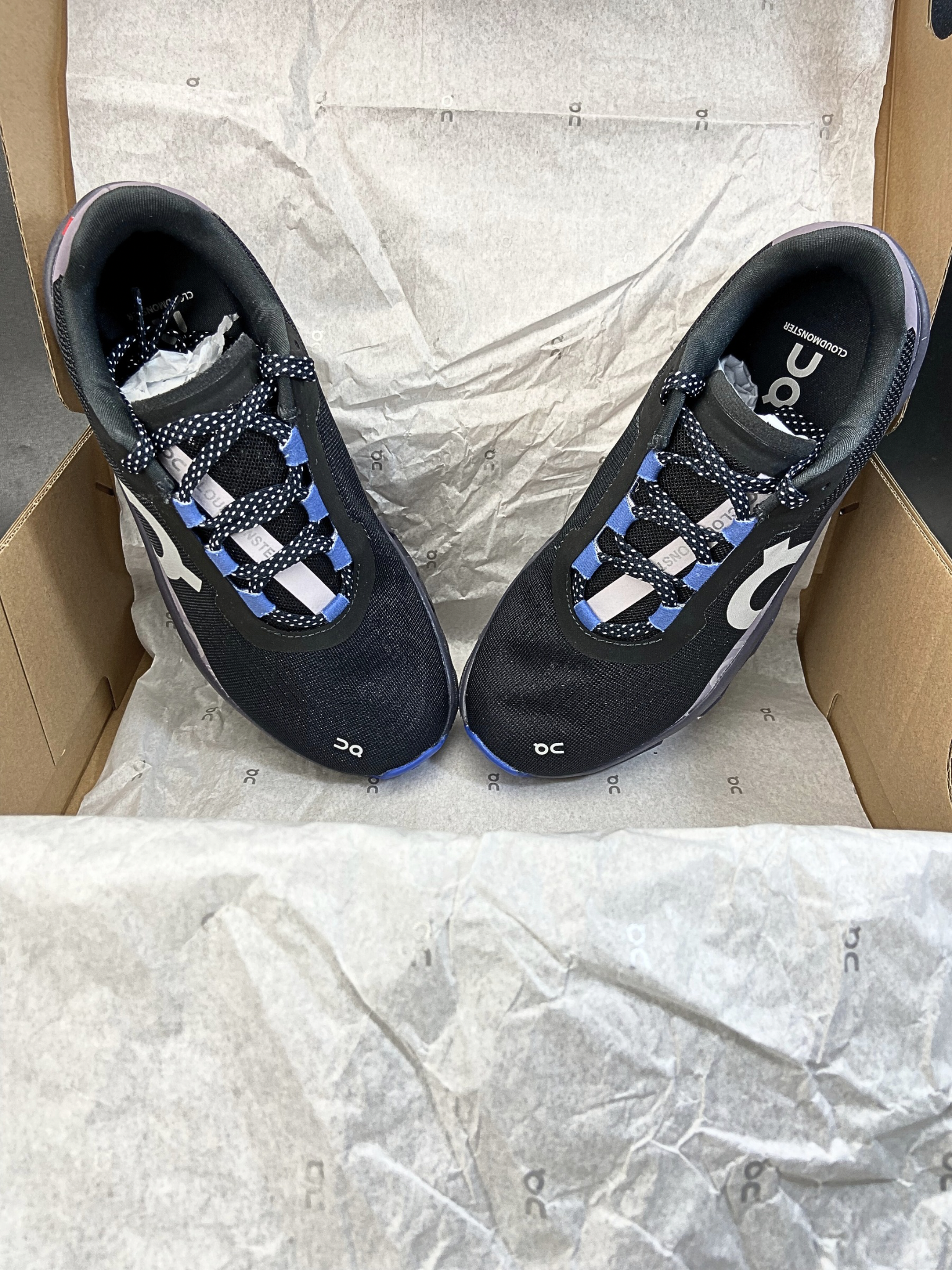 on-cloudmonster-magnet-shark-womens-61.98082-5