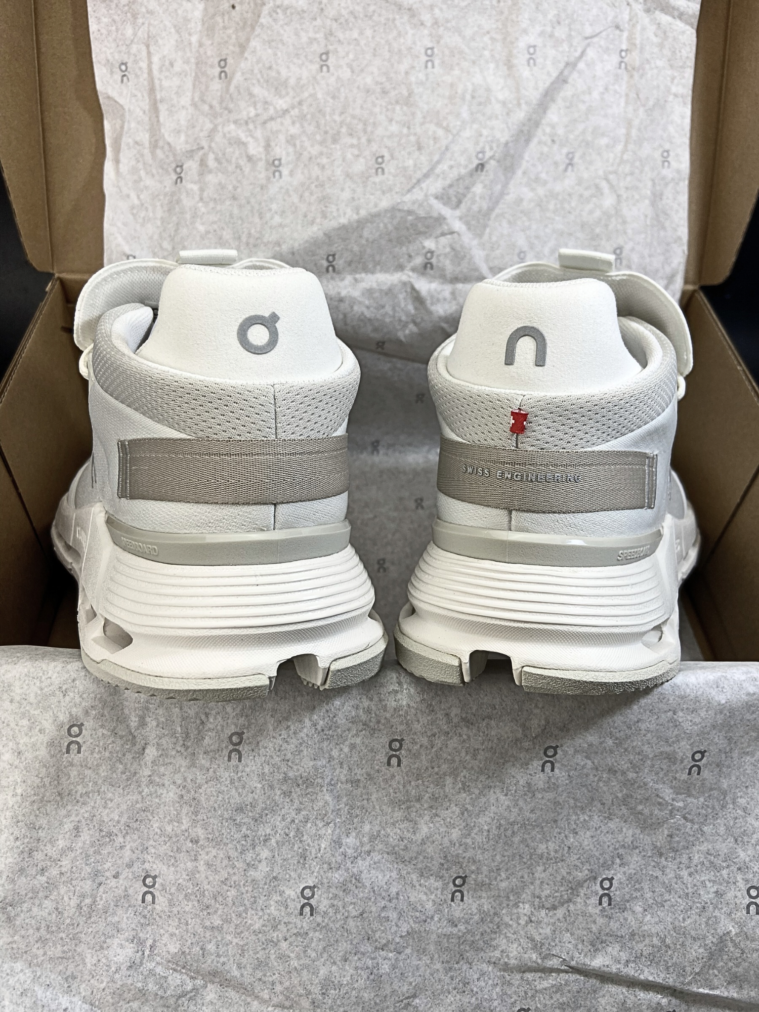 On Cloudnova 2 'Ice Sand'