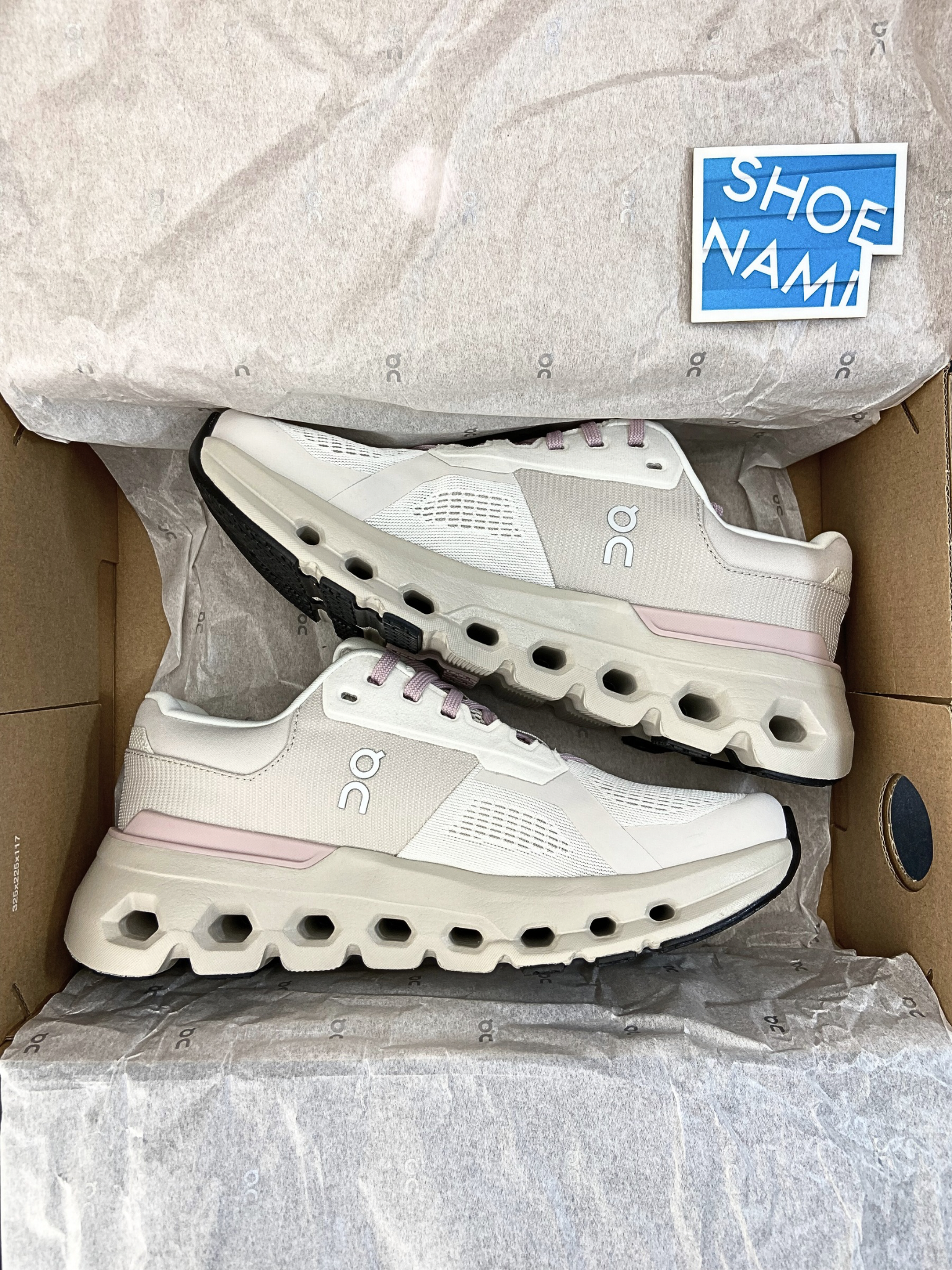 on-cloudrunner-2-silver-mauve-womens-3WE10133161-3