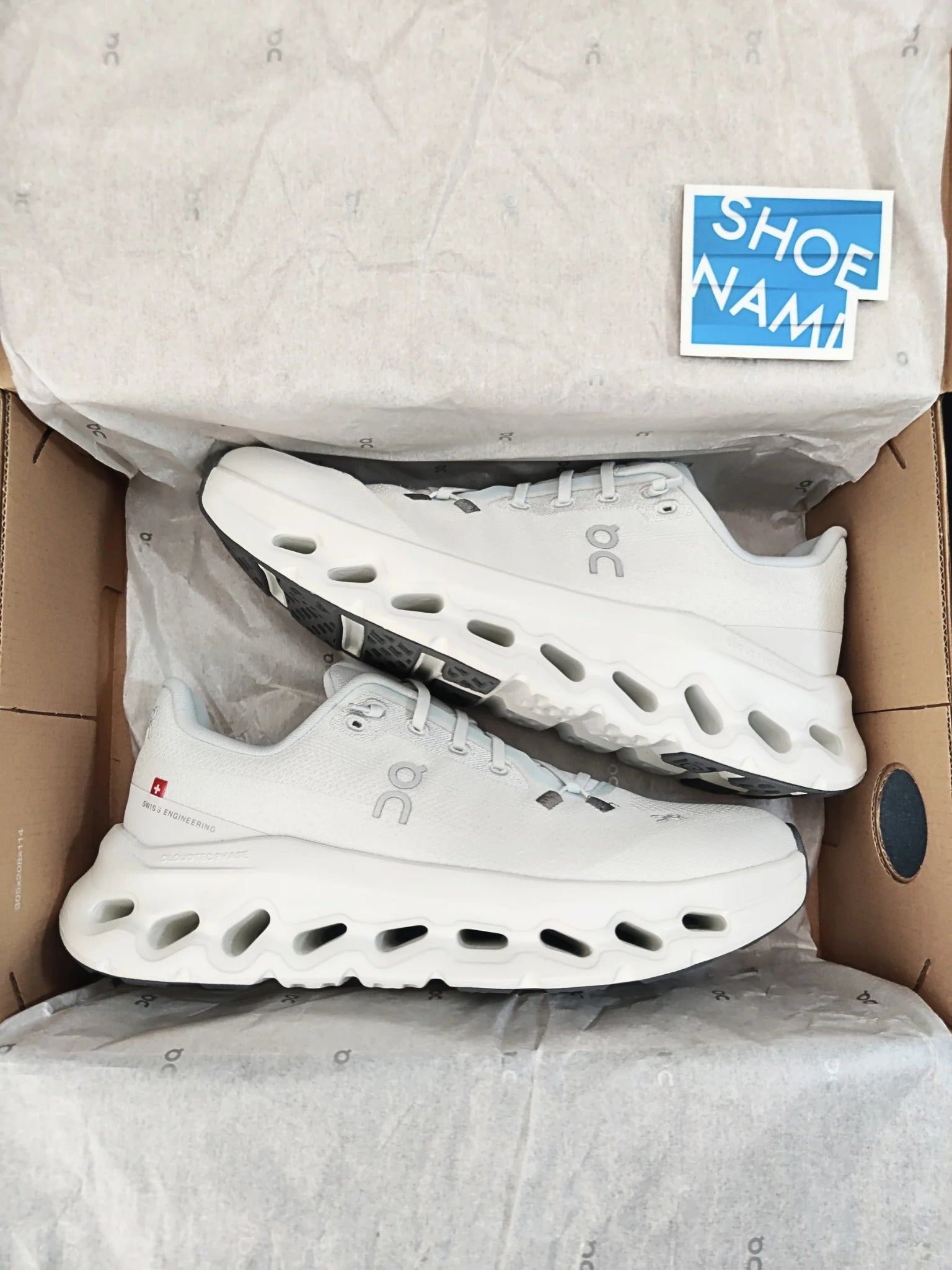 on-cloudtilt-arctic-ice-womens-3WE10054313-5