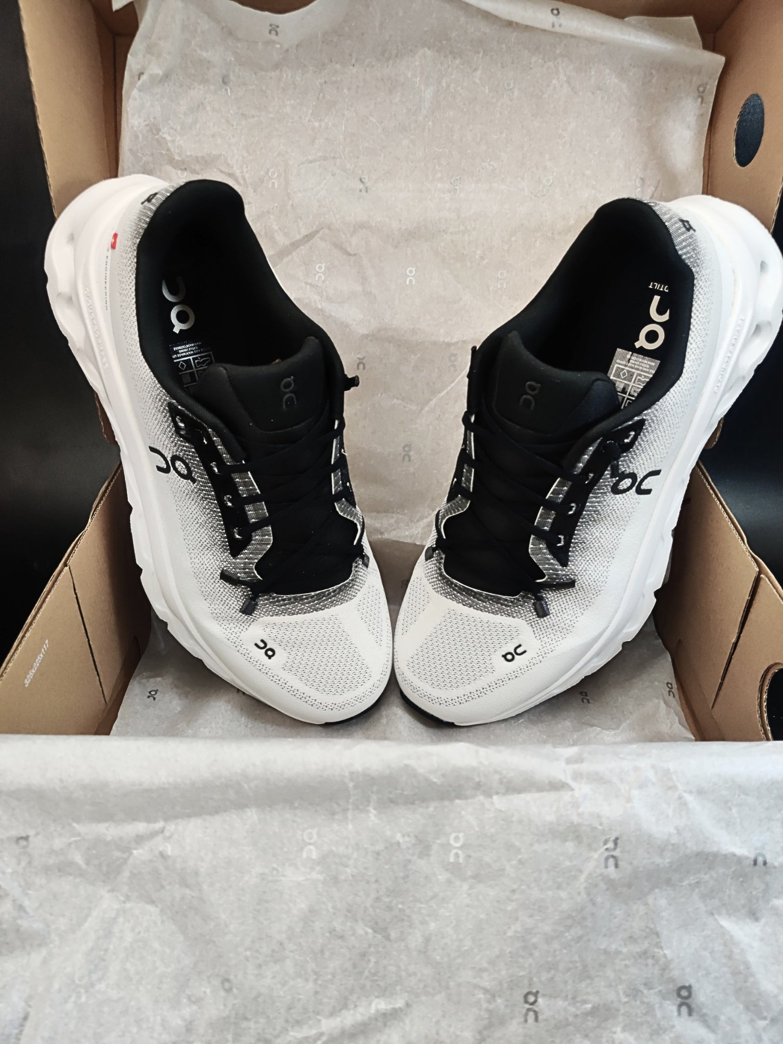 on-cloudtilt-black-ivory-mens-3ME10101430-7