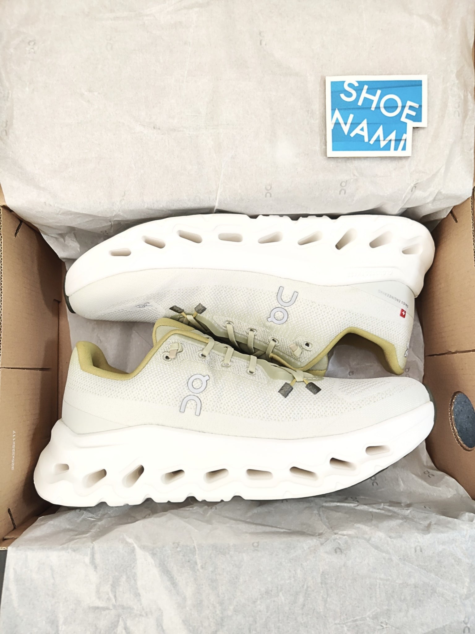 on-cloudtilt-caper-ghost-mens-3ME10104303-2