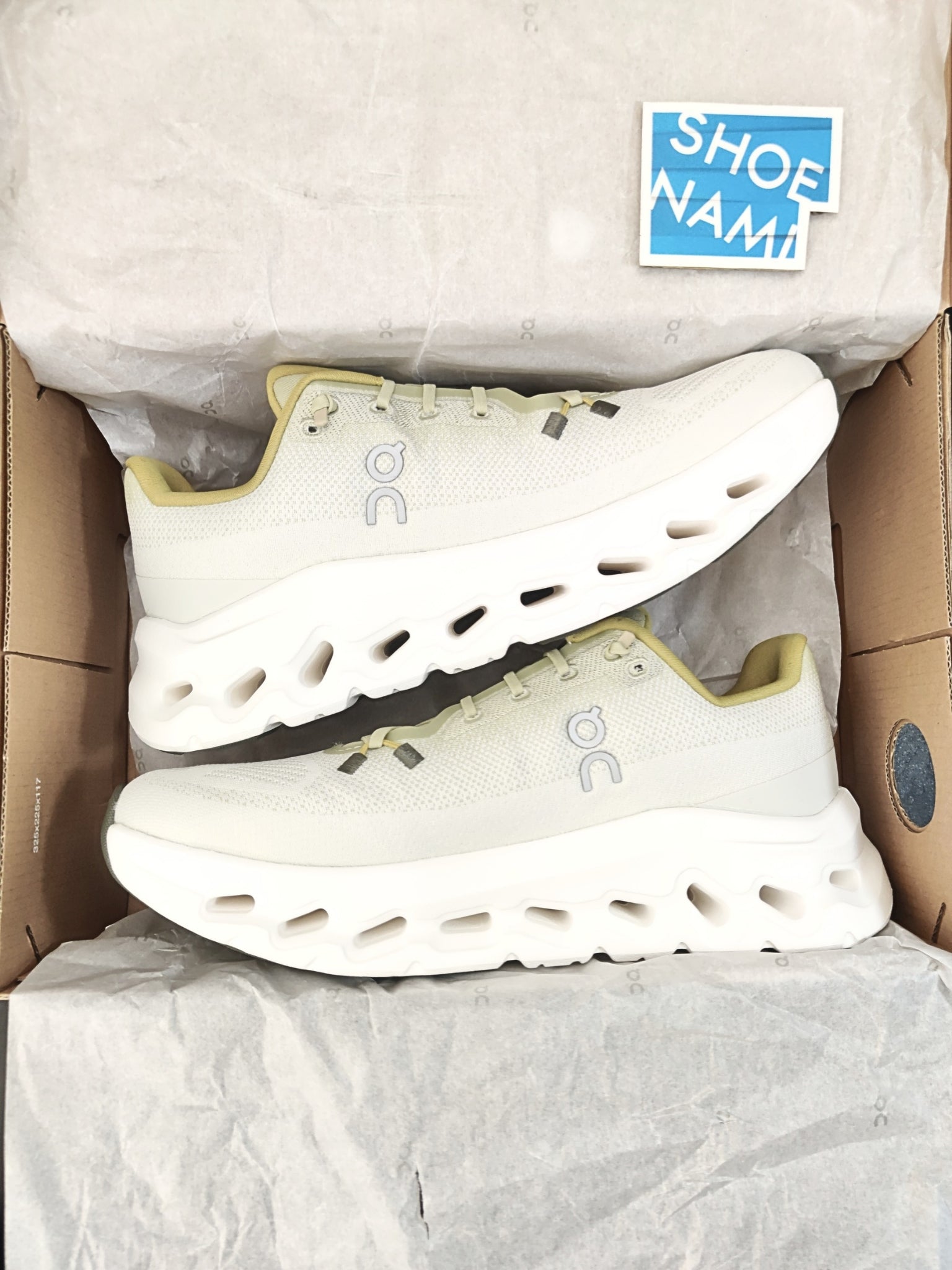 on-cloudtilt-caper-ghost-mens-3ME10104303-3