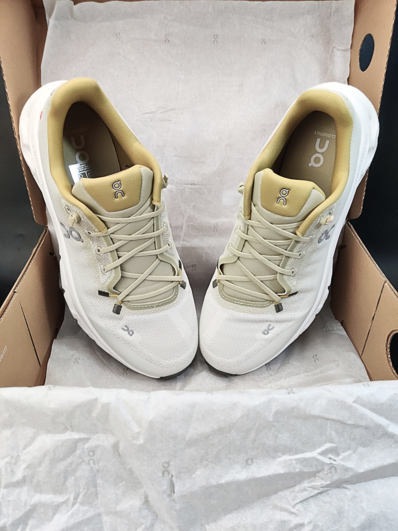 on-cloudtilt-caper-ghost-mens-3ME10104303-5