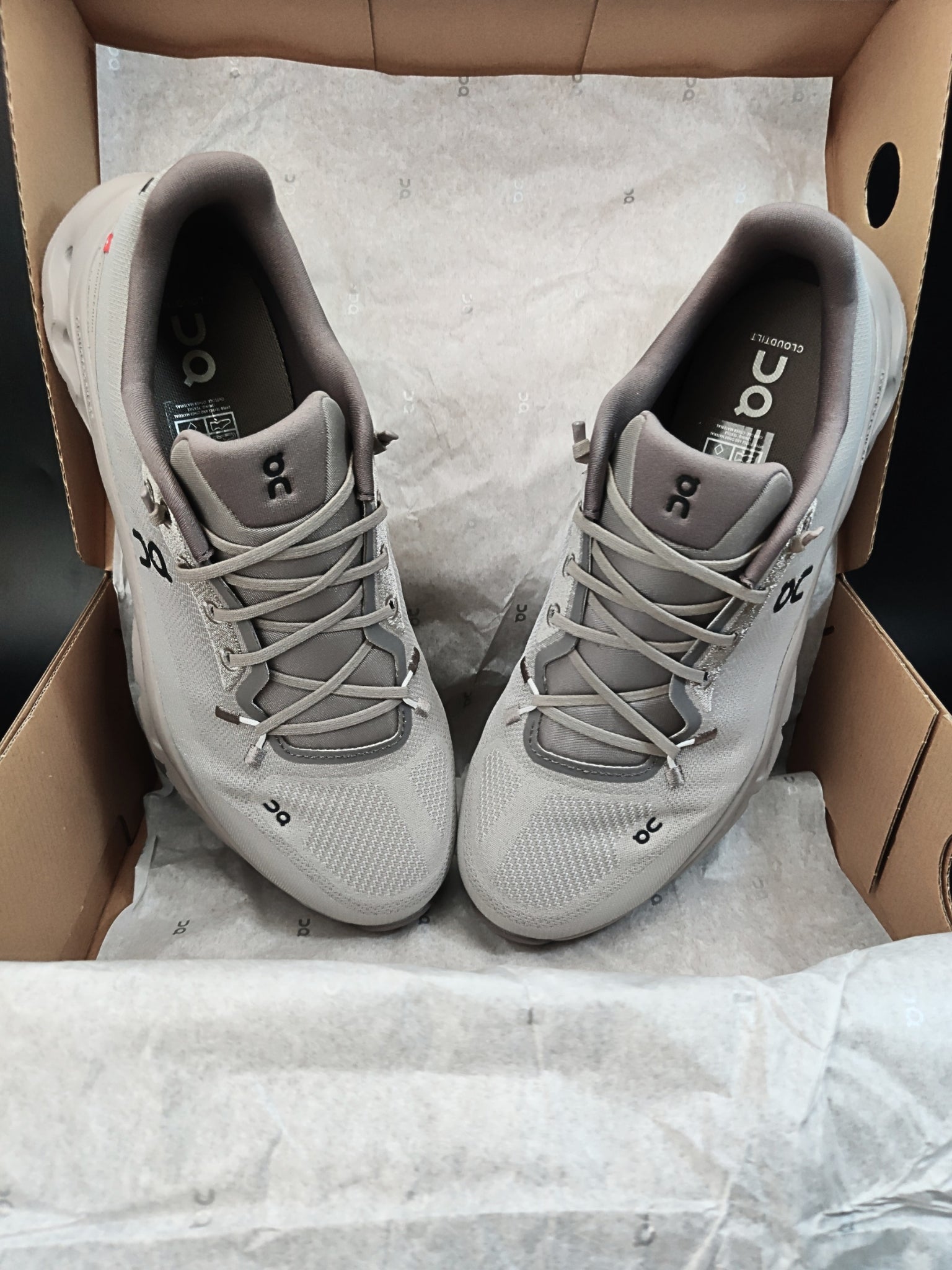 on-cloudtilt-cinder-ash-mens-3ME10101910-5