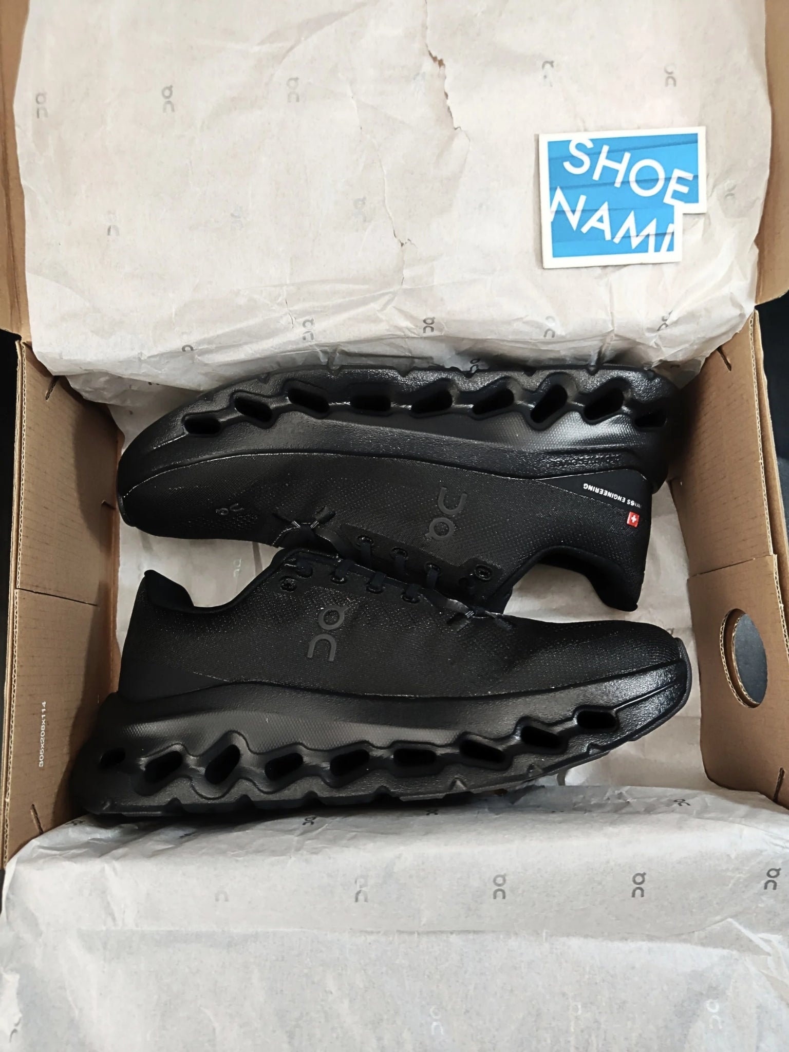 on-cloudtilt-eclipse-black-womens-3WE10050264-7