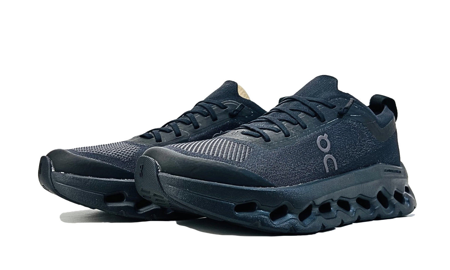 on-cloudtilt-moon-triple-black-mens-3MF30671043-7