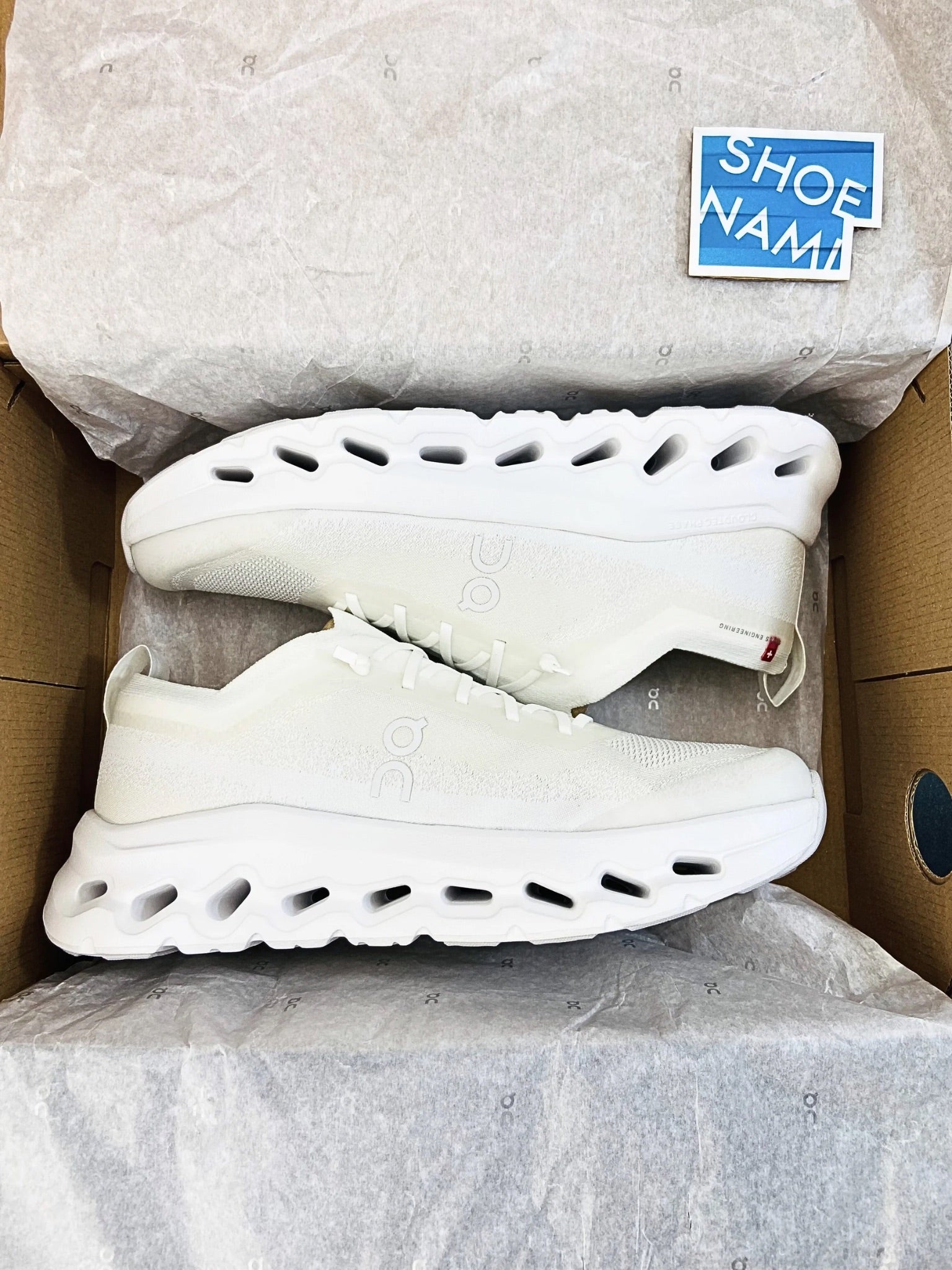 on-cloudtilt-moon-white-frost-mens-3MF30670664-2