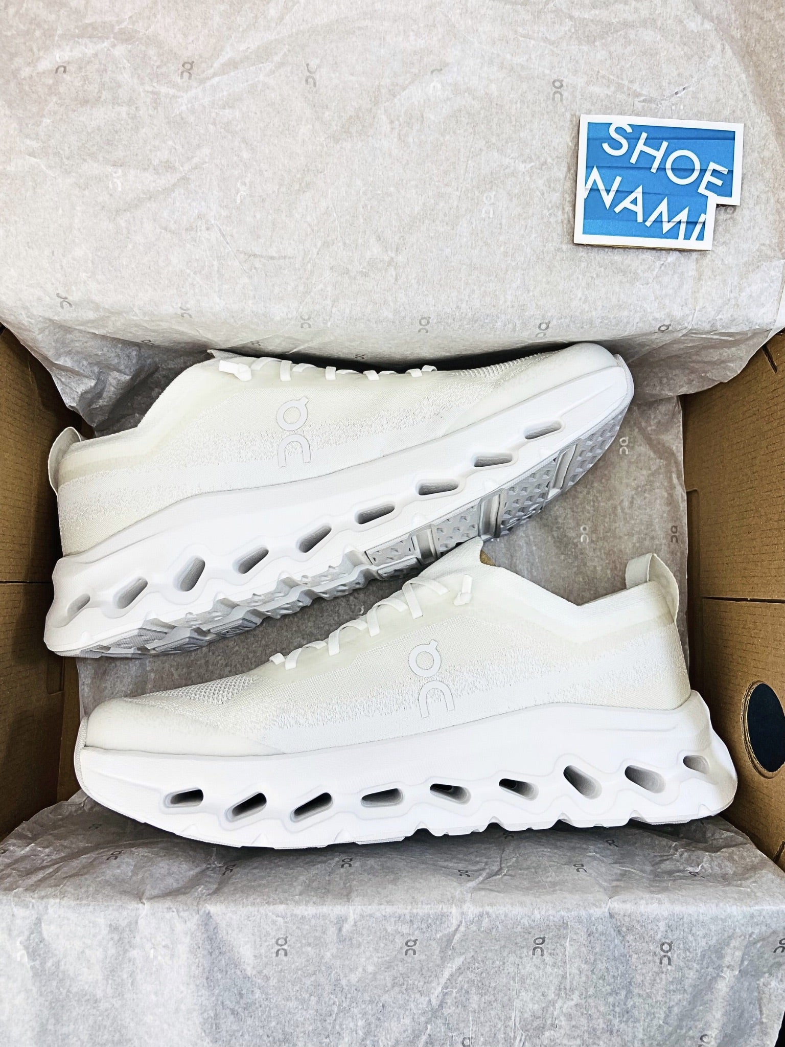 on-cloudtilt-moon-white-frost-mens-3MF30670664-3