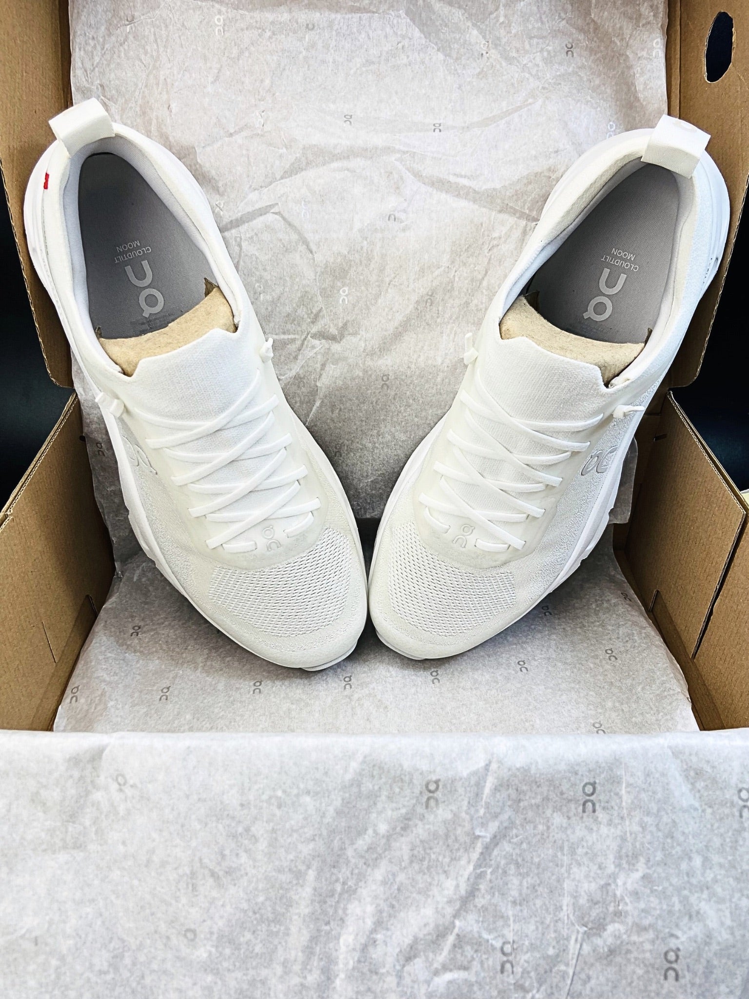 on-cloudtilt-moon-white-frost-mens-3MF30670664-5