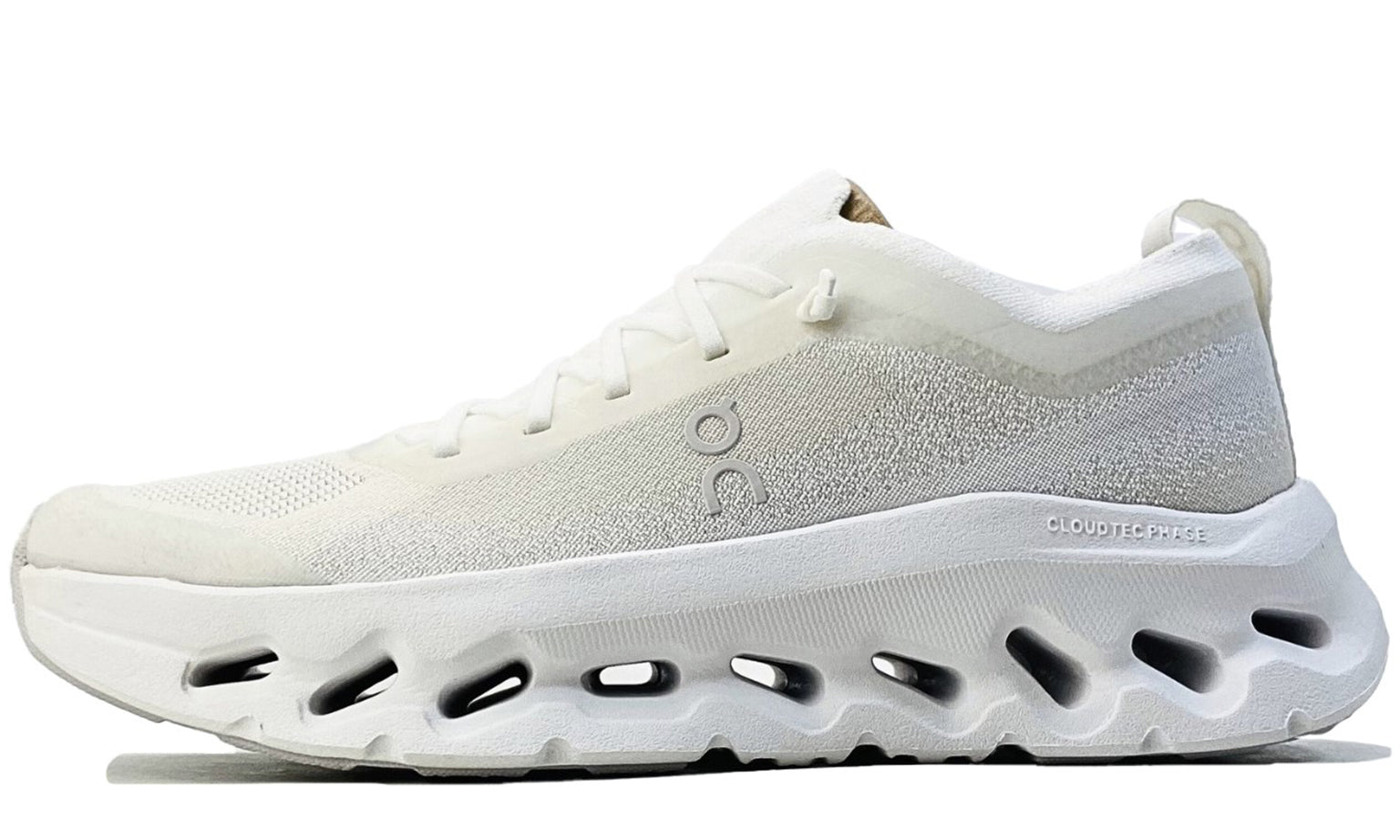 on-cloudtilt-moon-white-frost-womens-3WF30420664-1