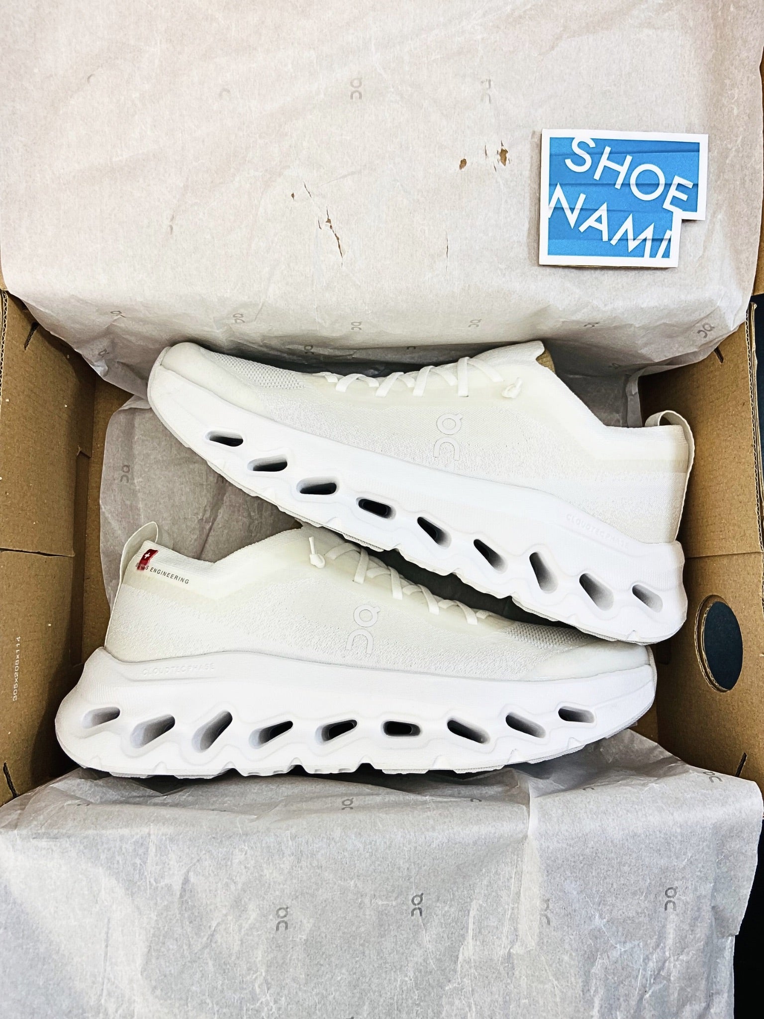 on-cloudtilt-moon-white-frost-womens-3WF30420664-2