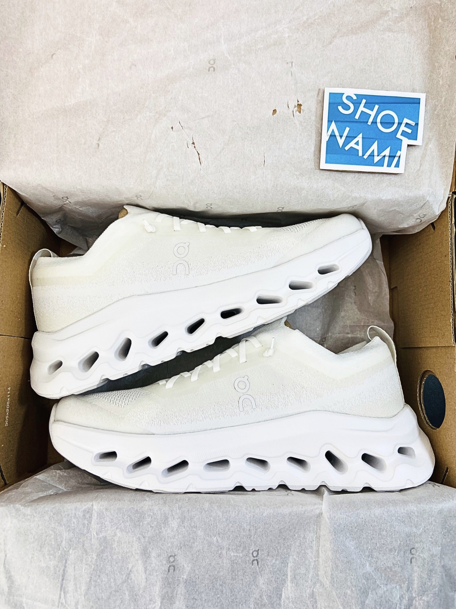 on-cloudtilt-moon-white-frost-womens-3WF30420664-4