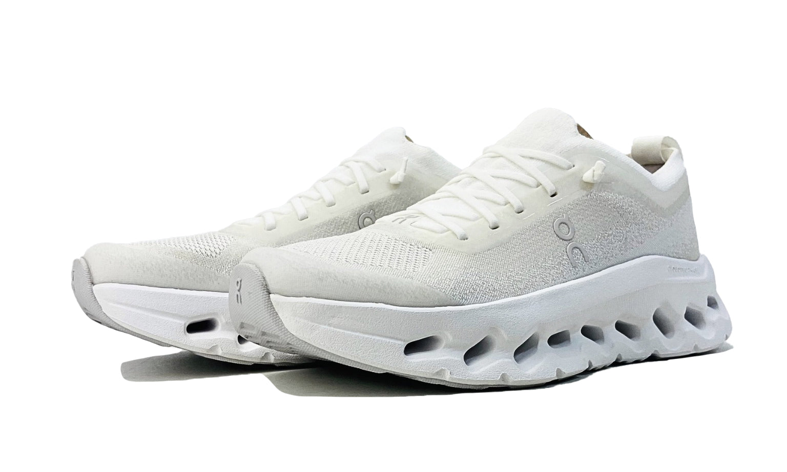 on-cloudtilt-moon-white-frost-womens-3WF30420664-7