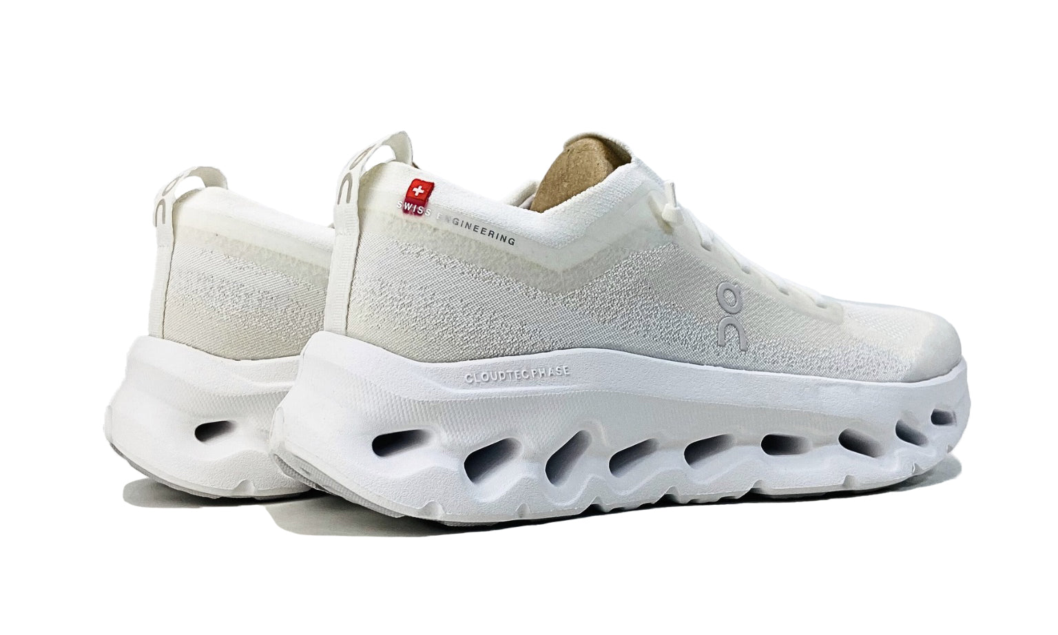 on-cloudtilt-moon-white-frost-womens-3WF30420664-8