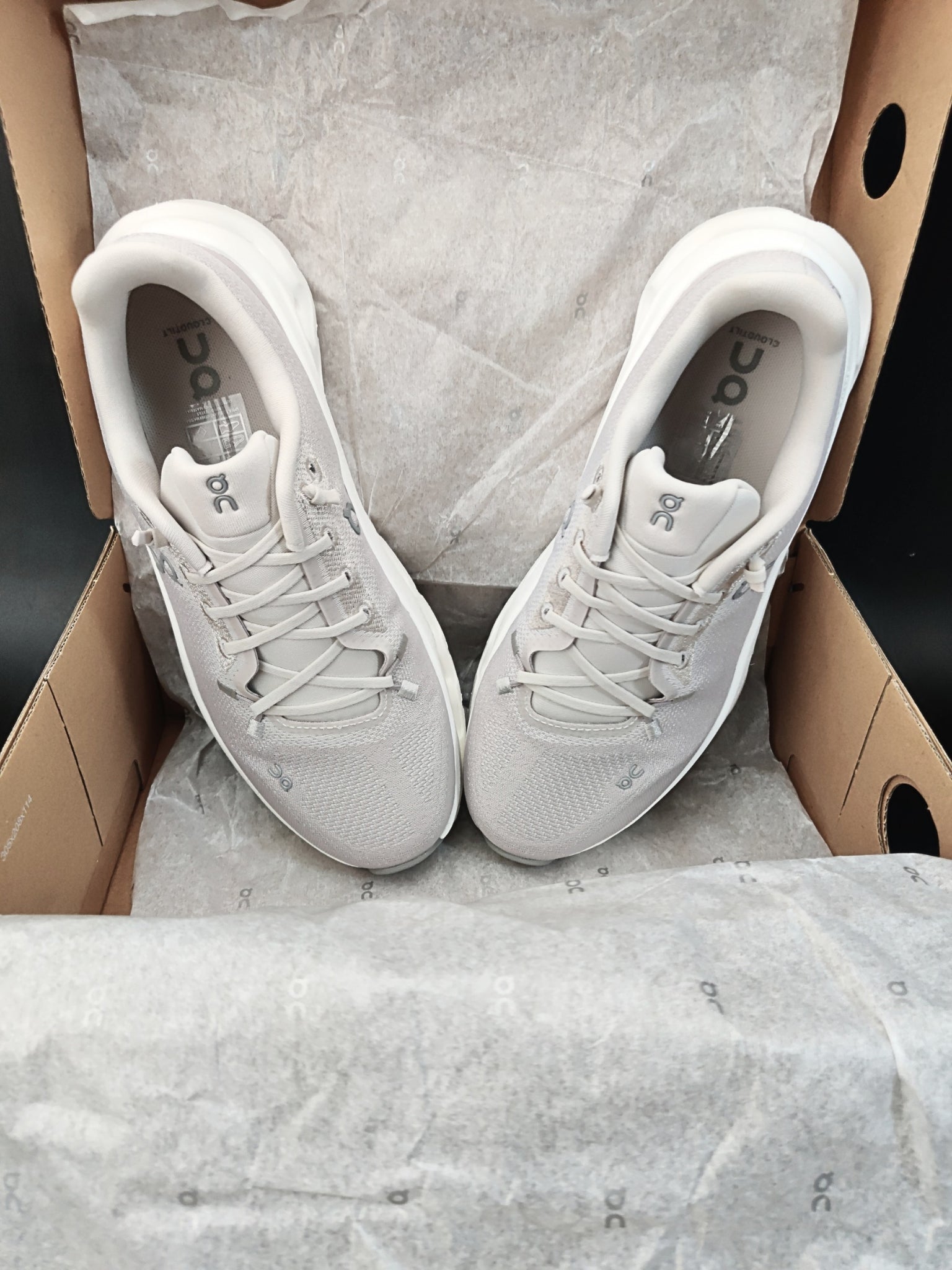 on-cloudtilt-pearl-fade-womens-3WE10054161-5