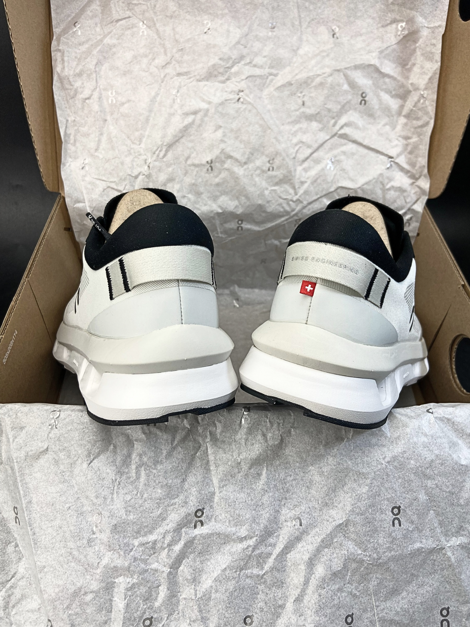 On Cloudzone 'Ice Black' (W)