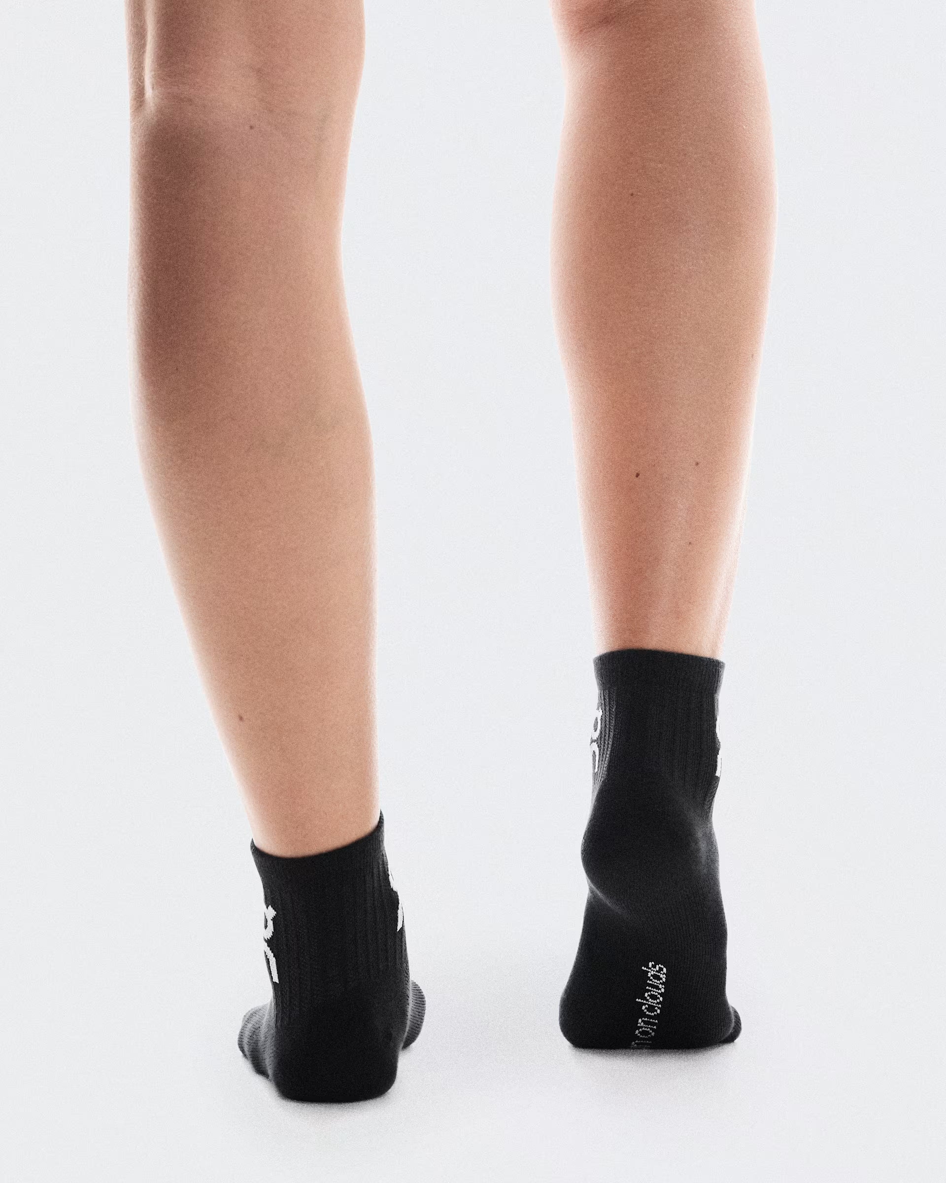 on-running-logo-sock-mid-3p-3-pack-black-2UF10520553-3