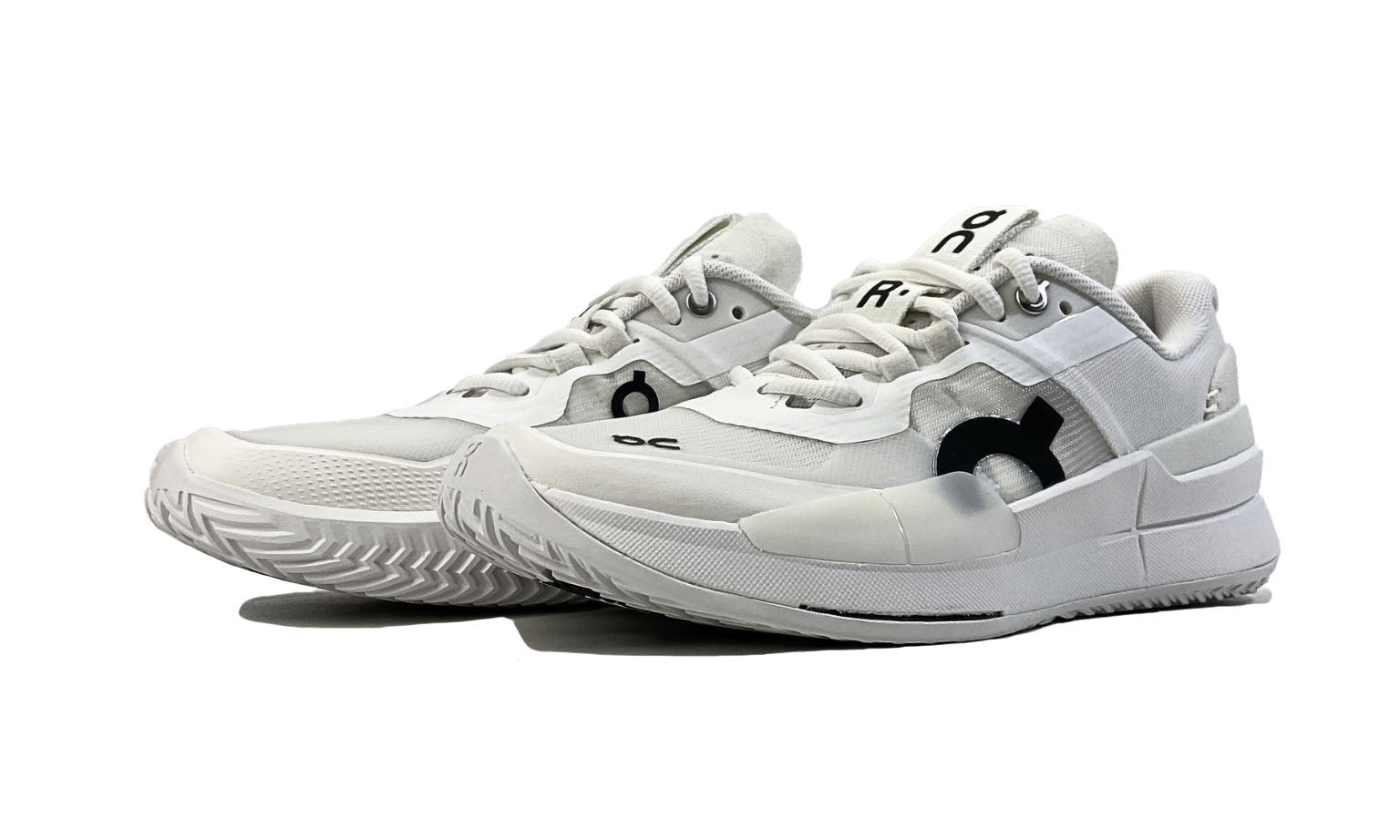 On THE ROGER Pro 2 'All White' (W)