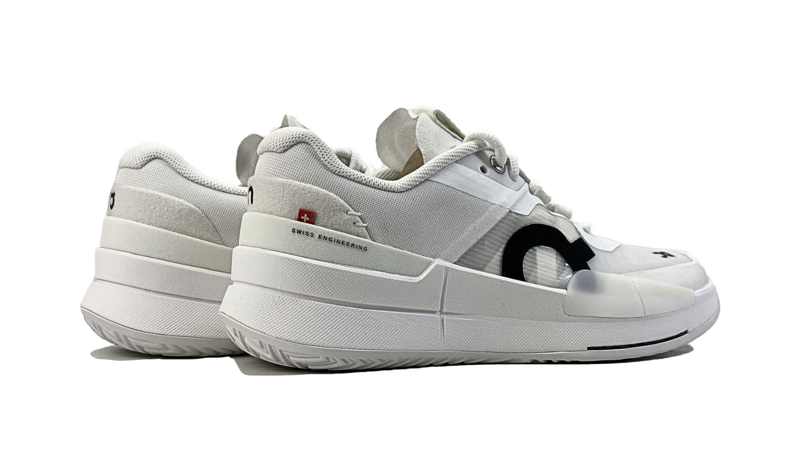 On THE ROGER Pro 2 'All White' (W)