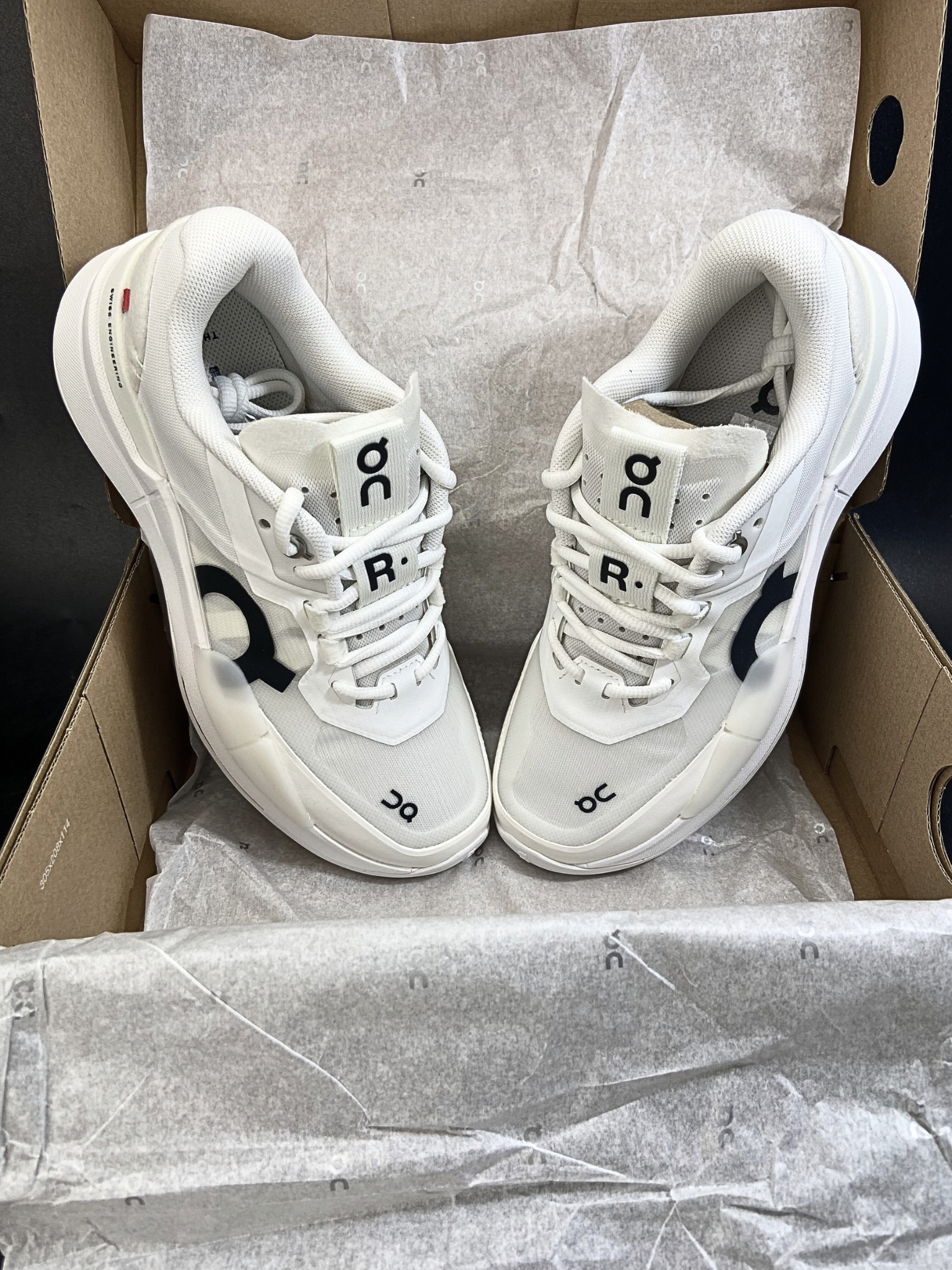 On THE ROGER Pro 2 'All White' (W)