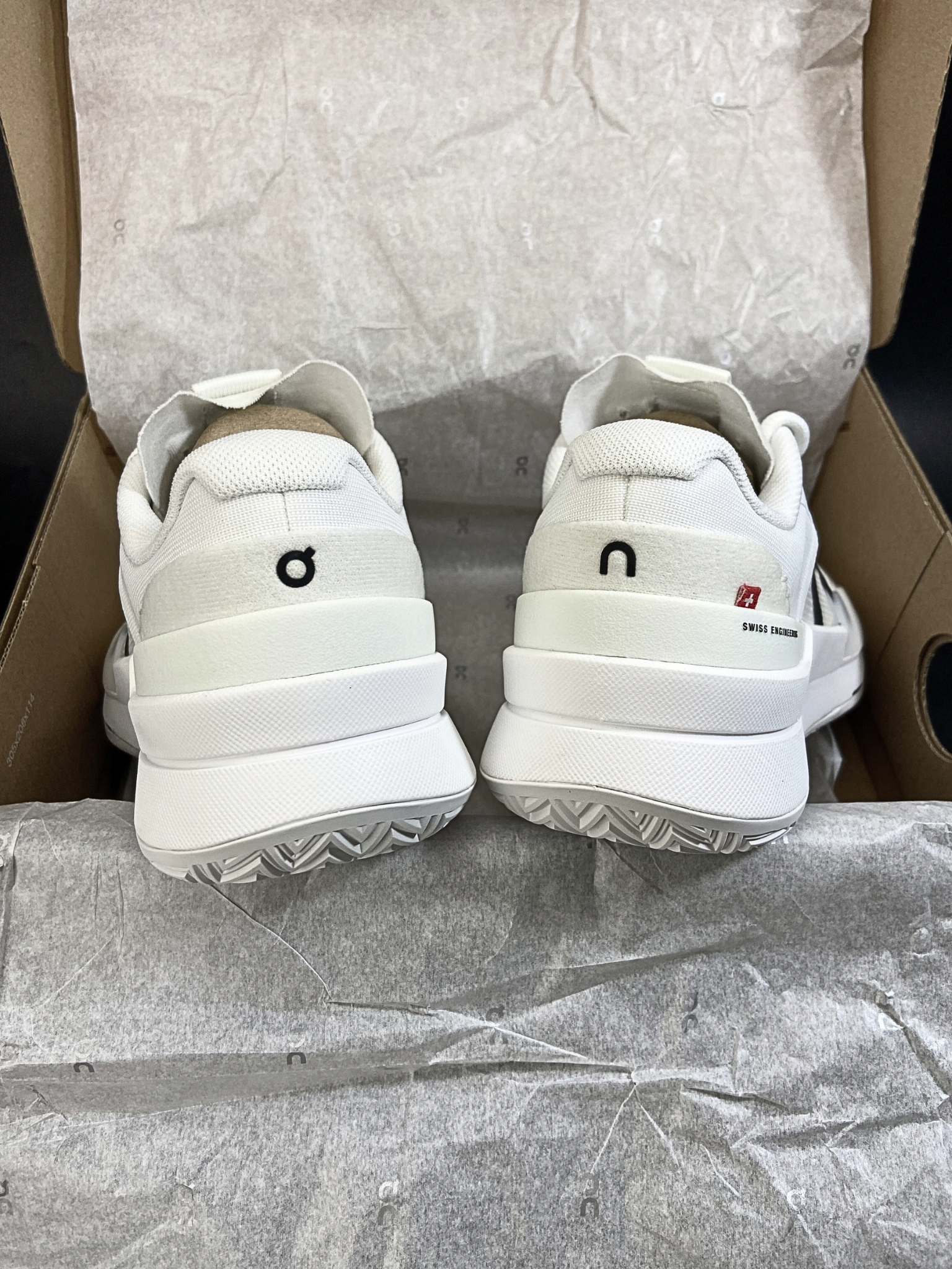 On THE ROGER Pro 2 'All White' (W)