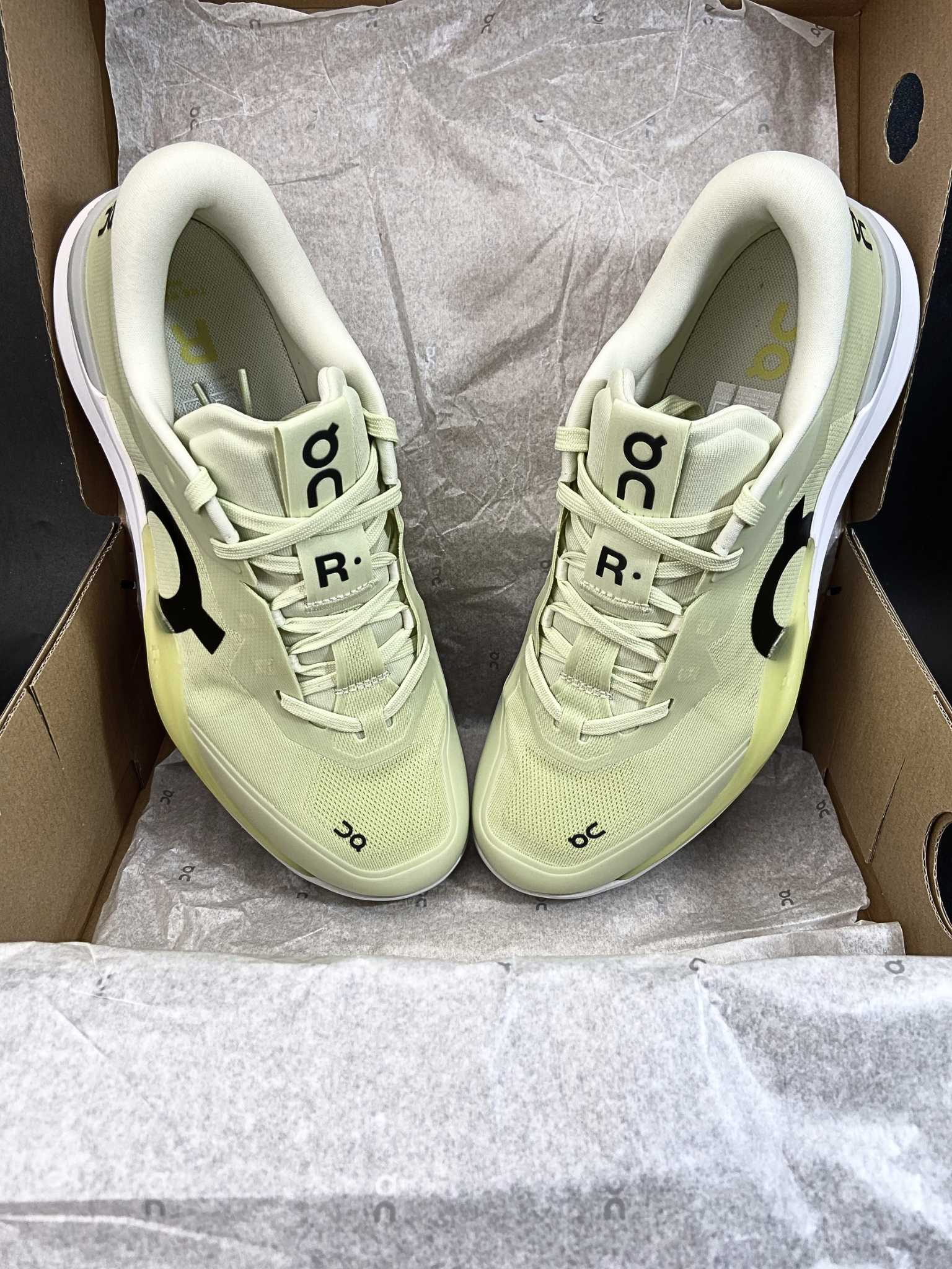 On THE ROGER Pro 3 'Linen Lime'