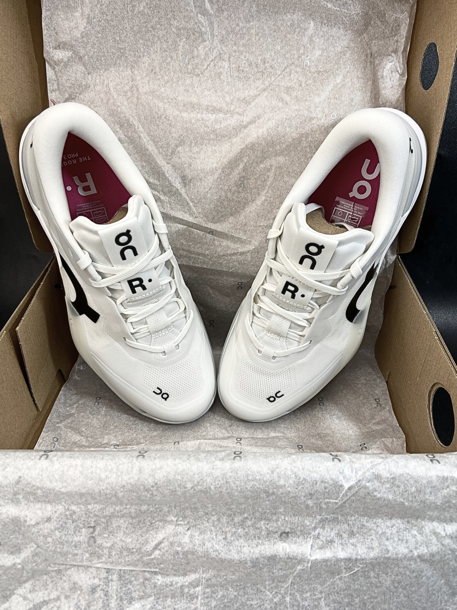 On THE ROGER Pro 3 'White Pink' (W)