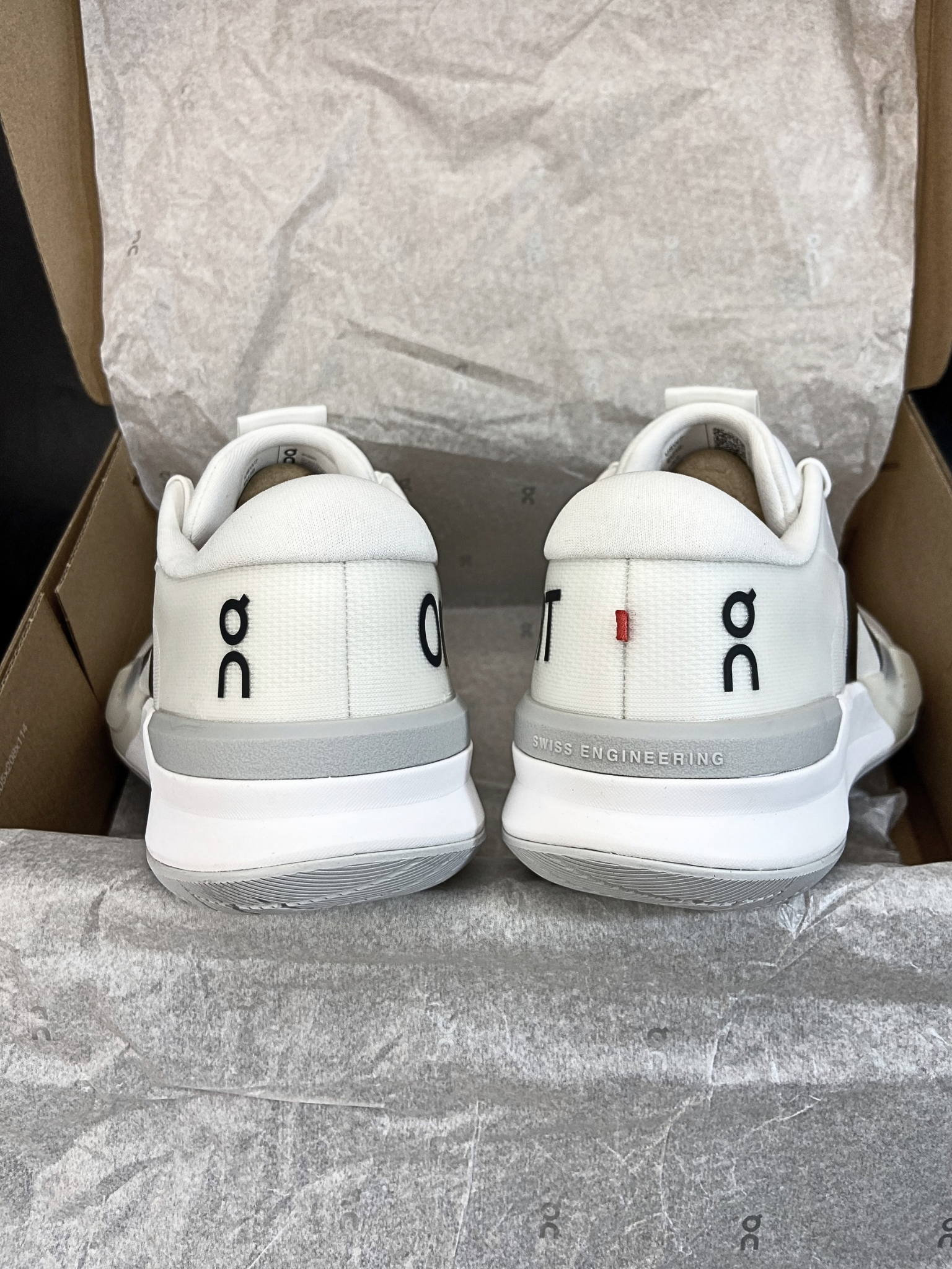 On THE ROGER Pro 3 'White Pink' (W)