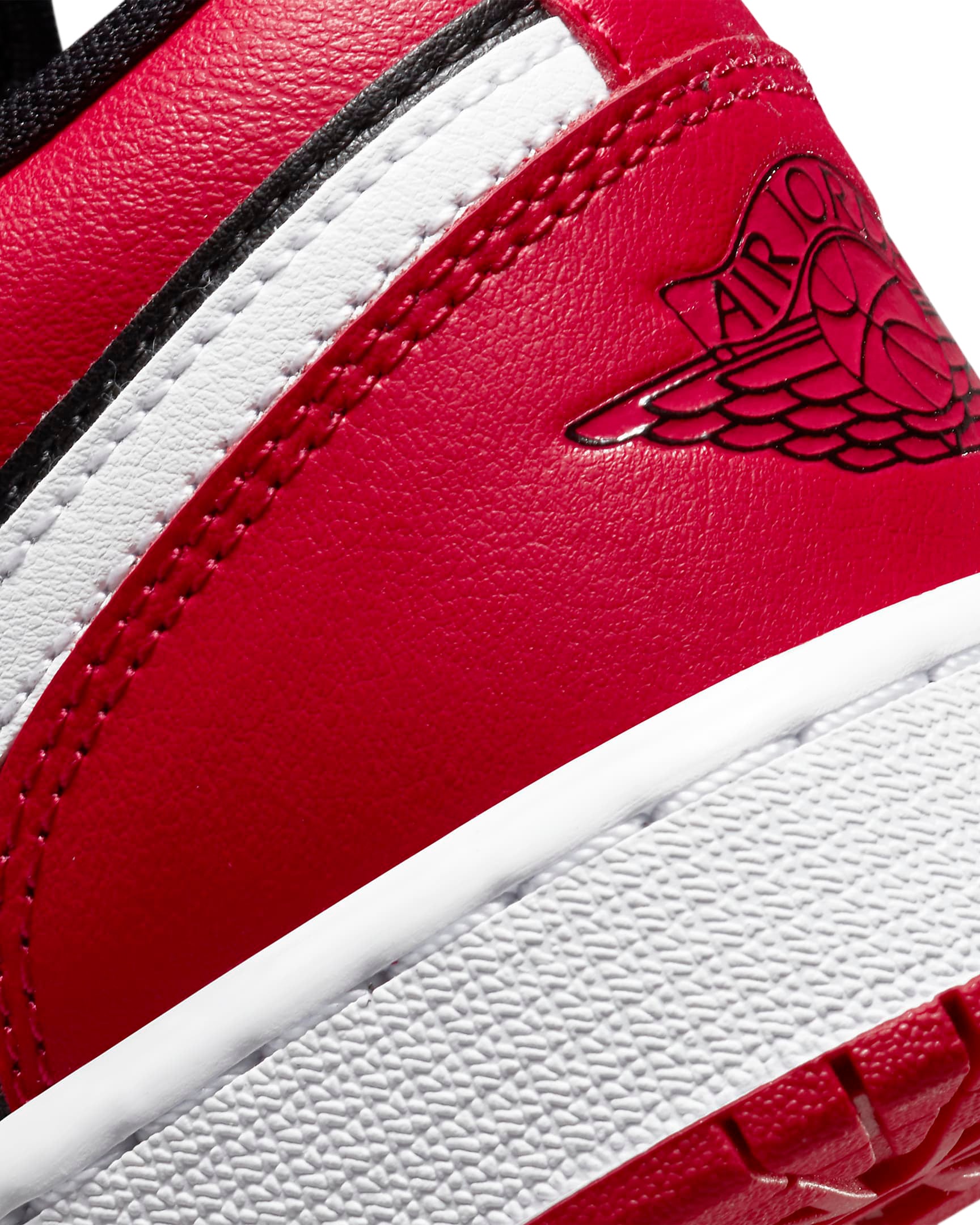 Air Jordan 1 Low (GS) 'Black/White/Very Berry'